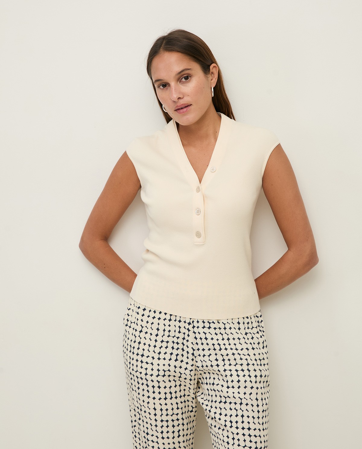 Sleeveless ribbed top with buttons|Yerse 2