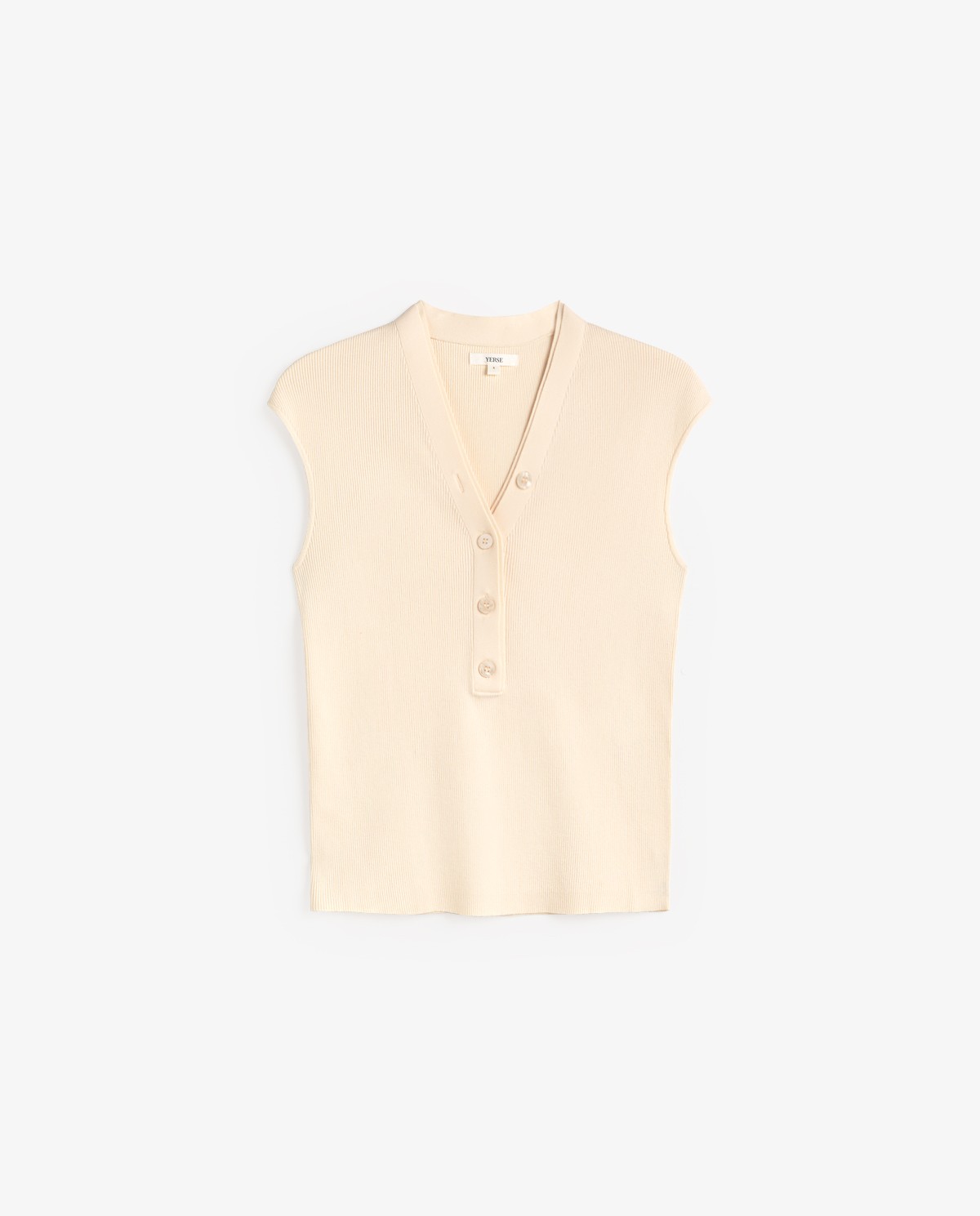 Top canalé sin mangas detalle botones en color crudo, vista frontal con detalle del tejido 5