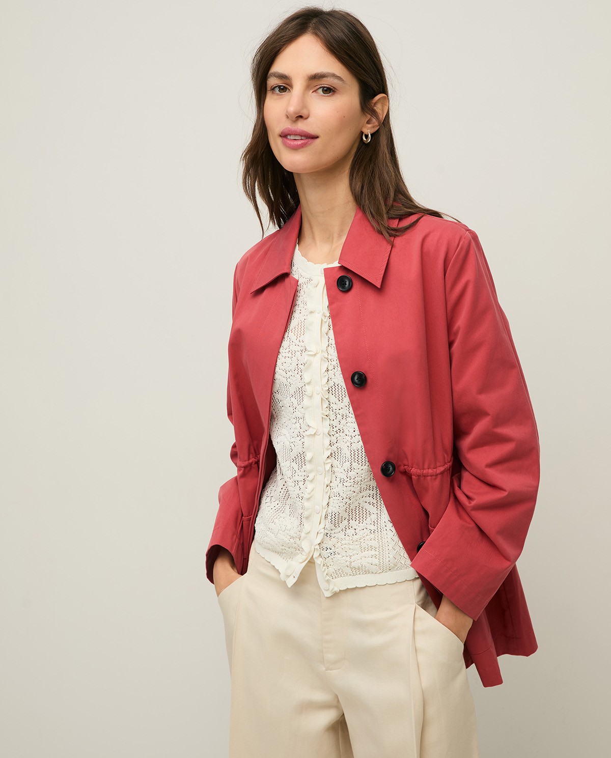 Jersey calado manga corta abullonada en color blanco, vista frontal con detalle del tejido 5