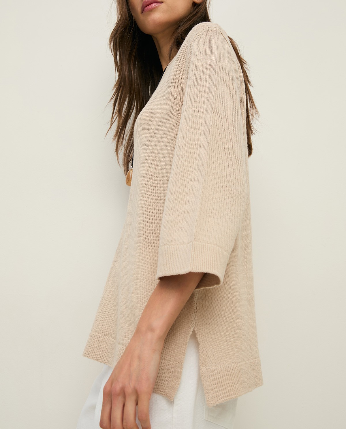 Jersey lino manga francesa en color natural, vista frontal con detalle del tejido 1