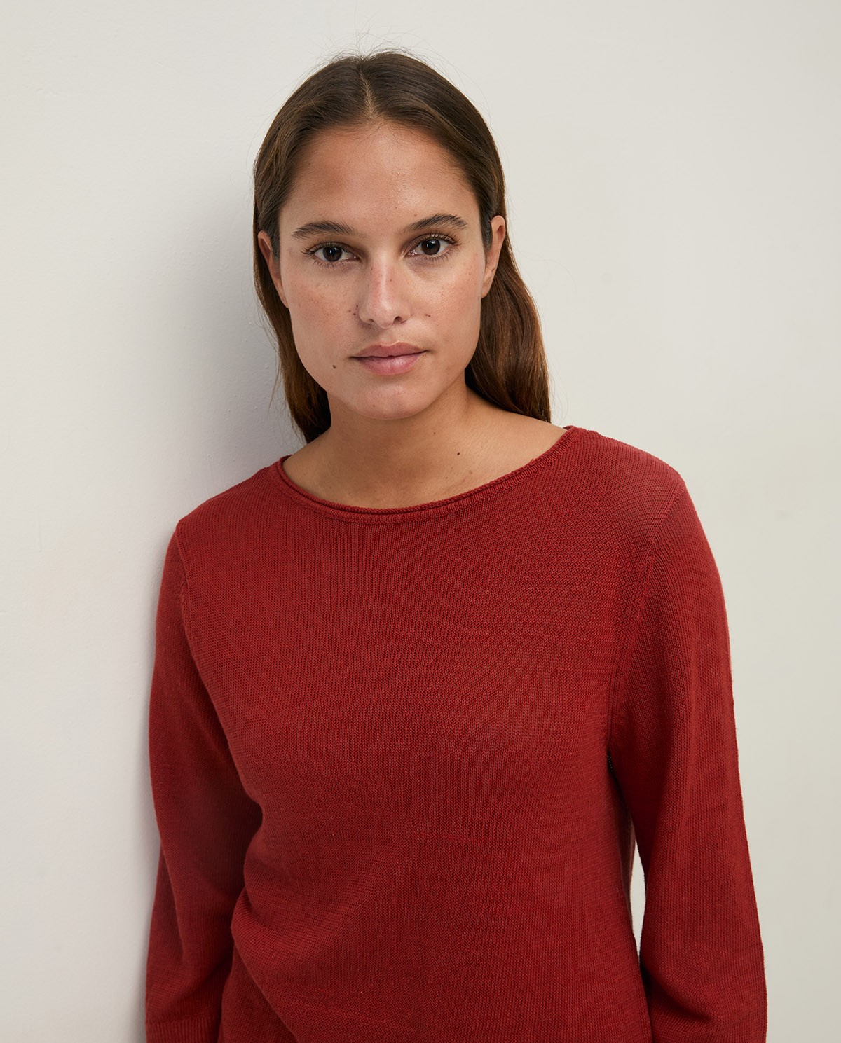 Jersey lino manga francesa en color terracota, vista frontal con detalle del tejido 3