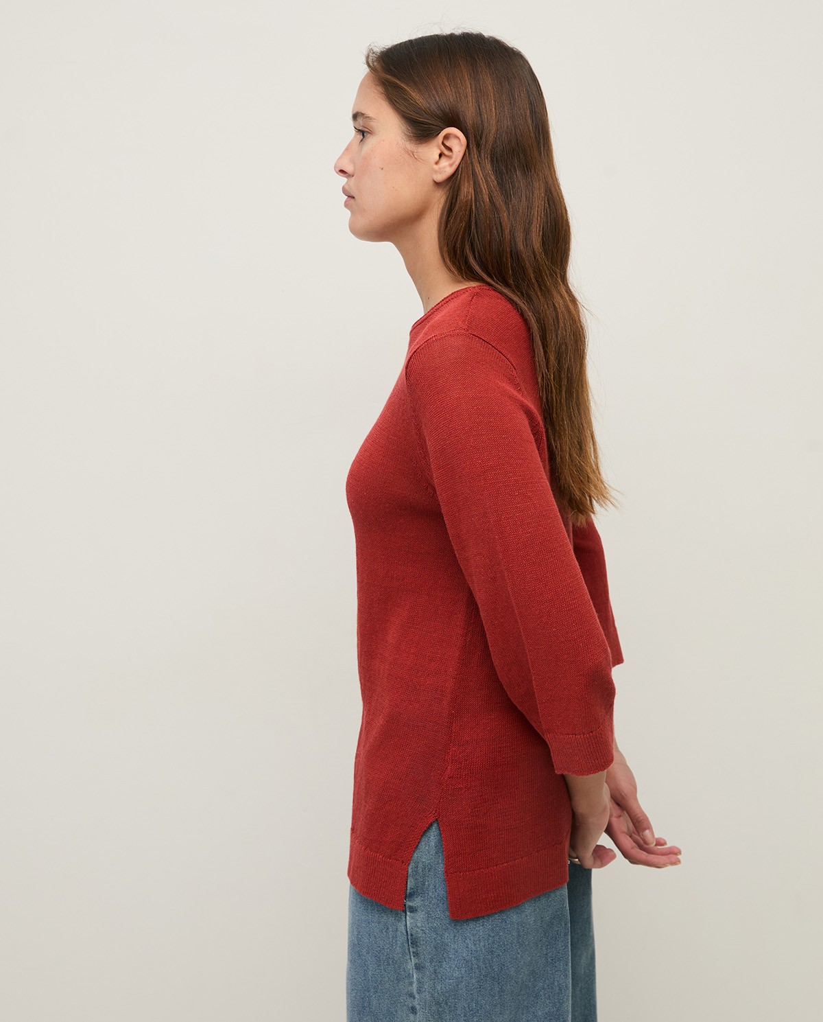 Jersey lino manga francesa en color terracota, vista frontal con detalle del tejido 4