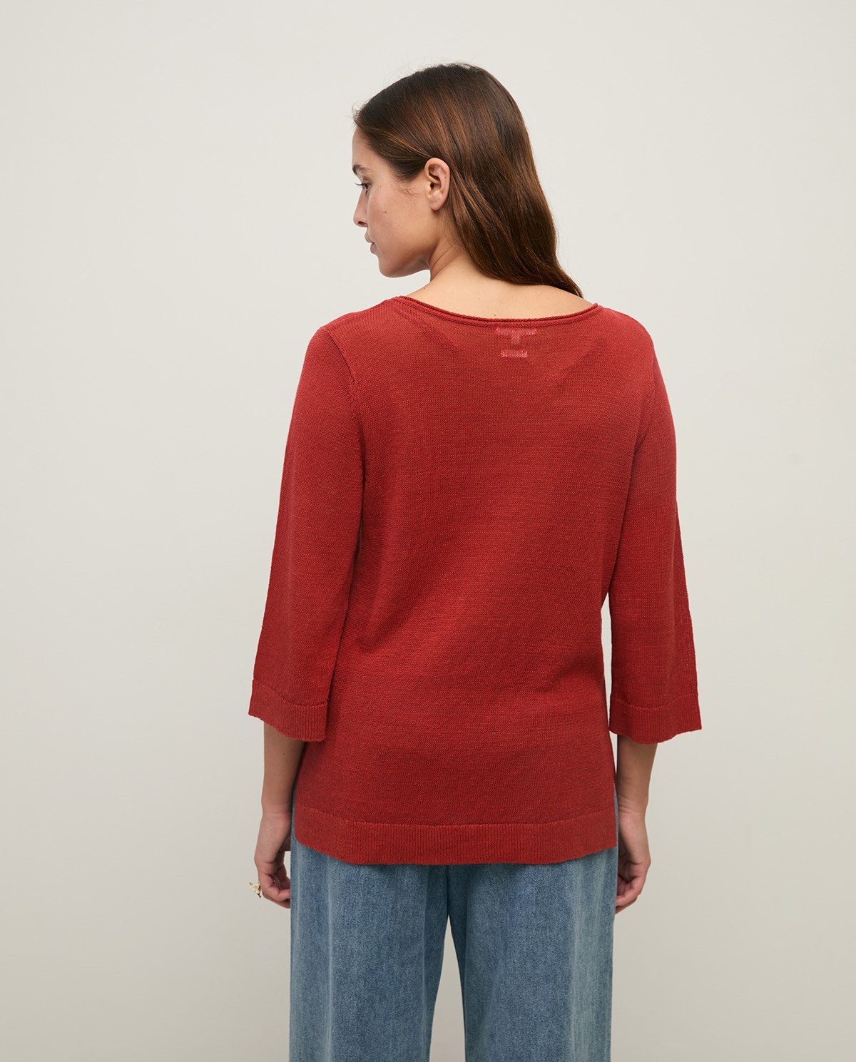 Jersey lino manga francesa en color terracota, vista frontal con detalle del tejido 6