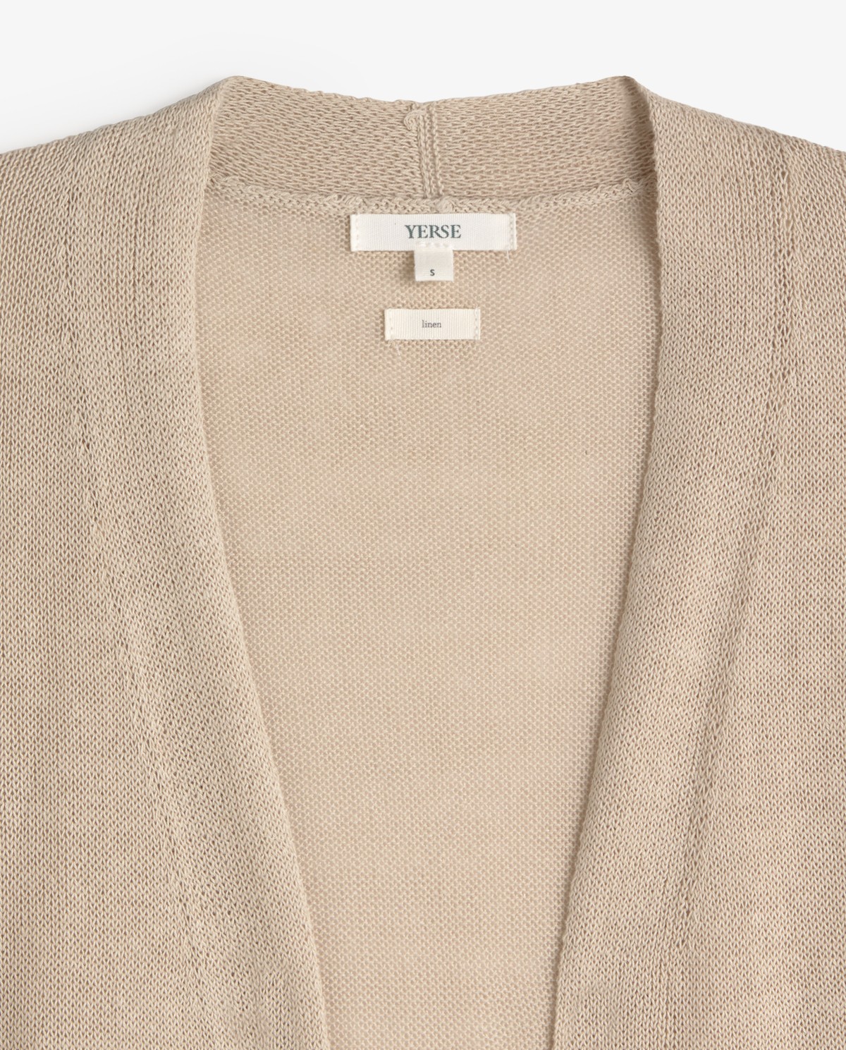 Cárdigan de lino manga francesa en color natural, vista frontal con detalle del tejido 7