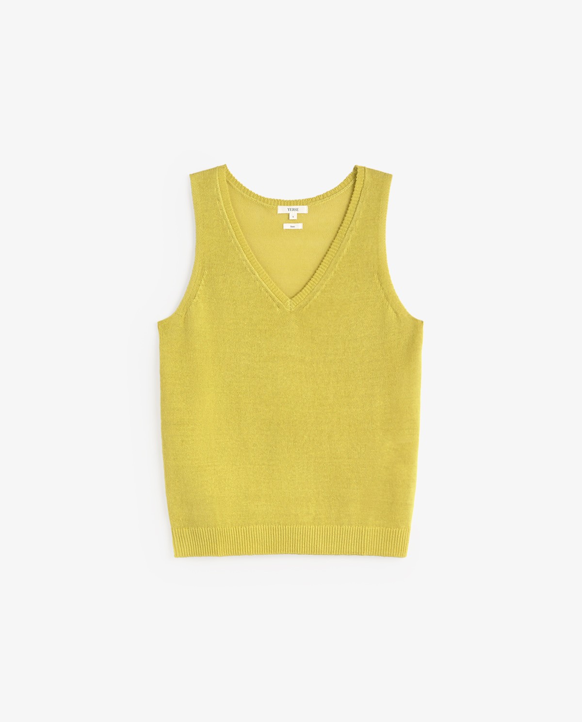 Top lino escote pico en color lima, vista frontal con detalle del tejido 6