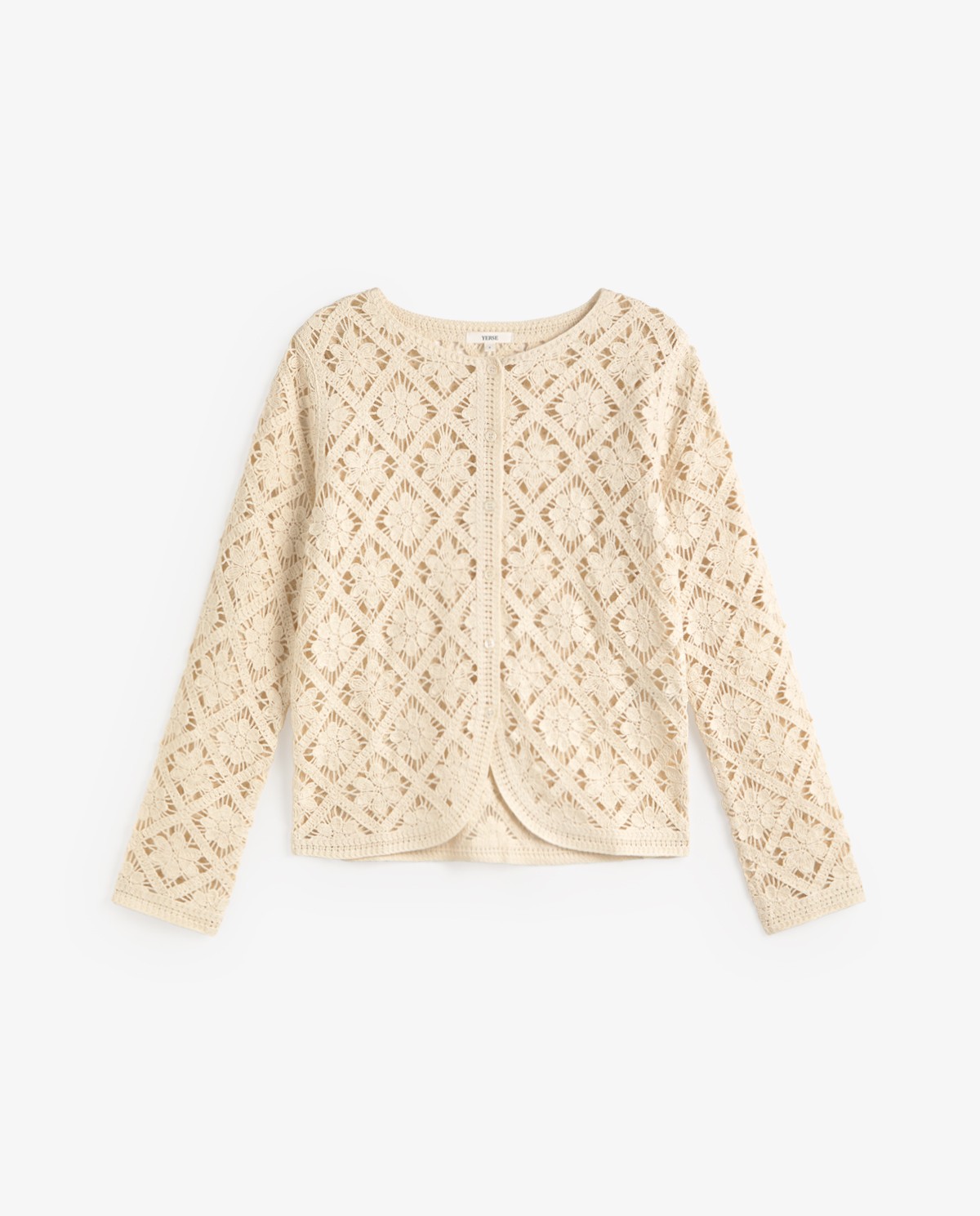 Cárdigan crochet geométrico en color crudo, vista frontal con detalle del tejido 7