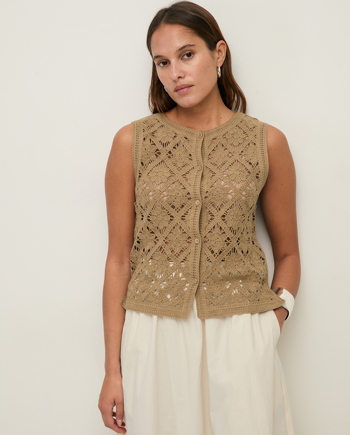 Crochet-effect knit vest|Yerse 2