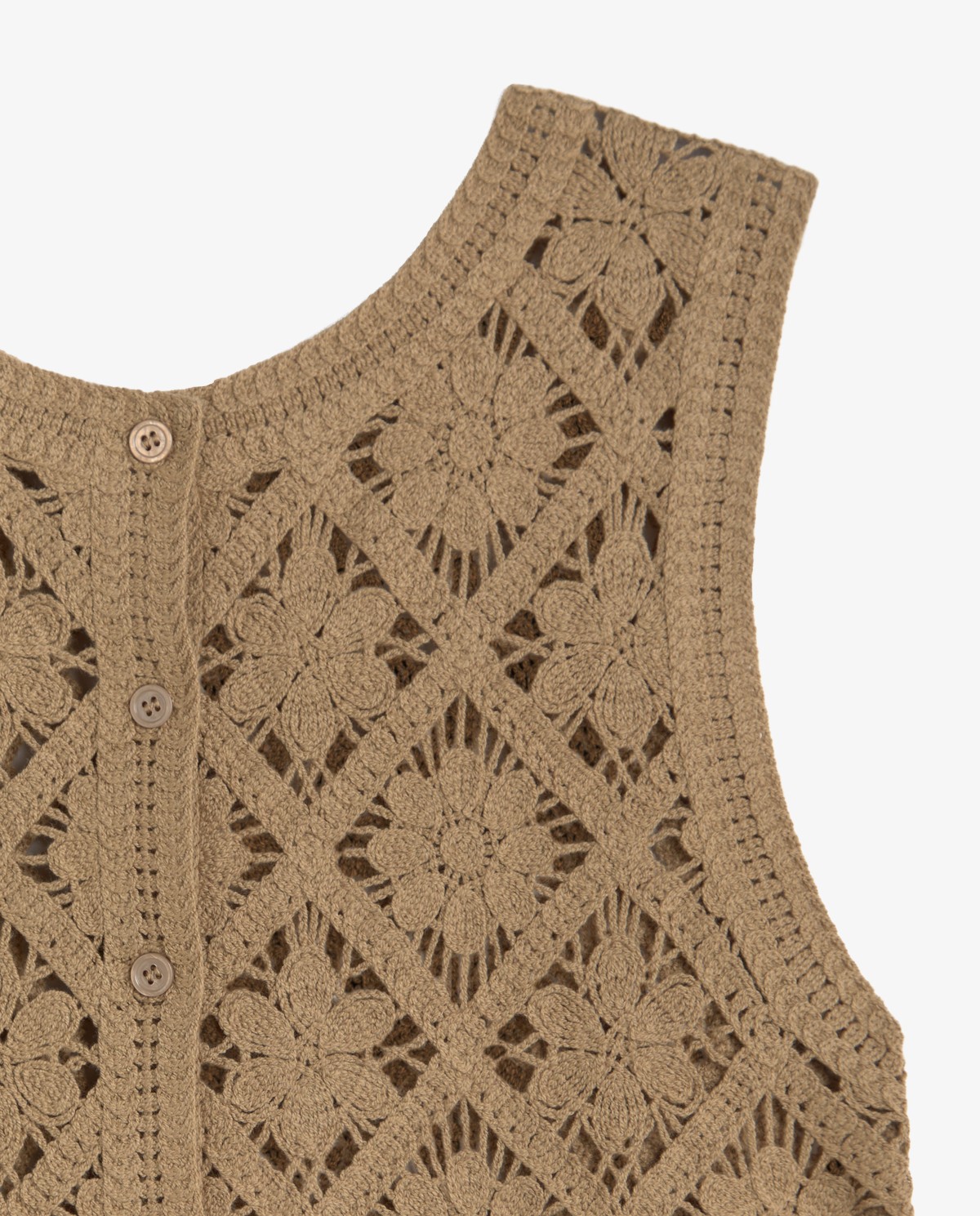 Chaleco de punto efecto crochet en color caqui, vista frontal con detalle del tejido 8