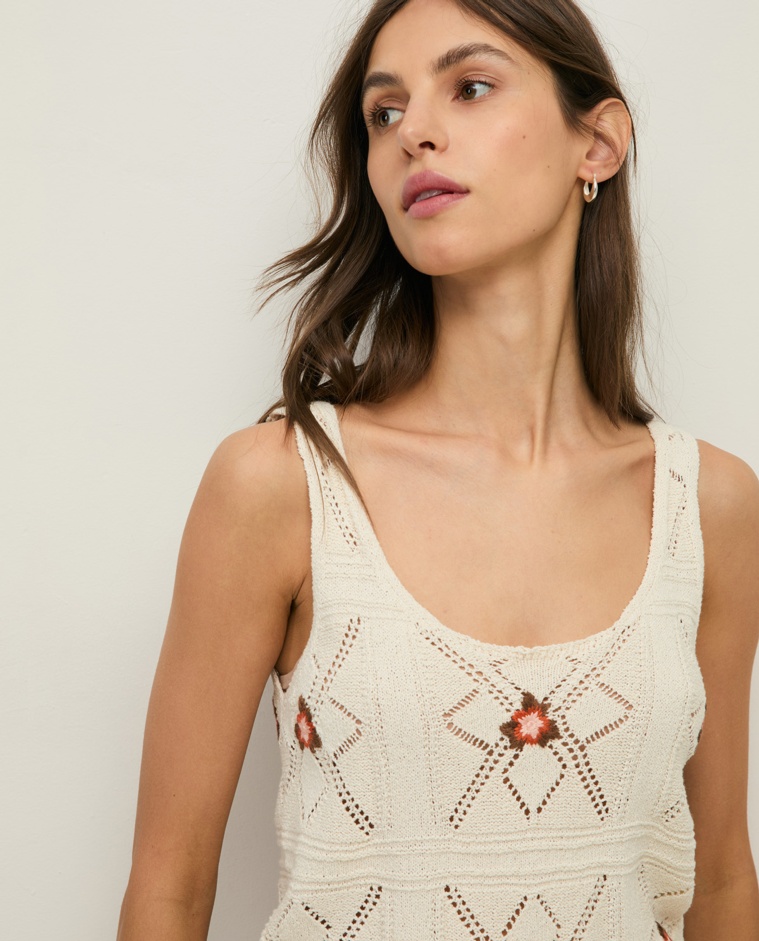 Knit top with embroidered flowers|Yerse