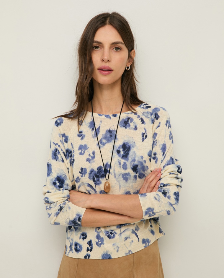 Jersey lino y algodón estampado flores en color azul, vista frontal con detalle del tejido