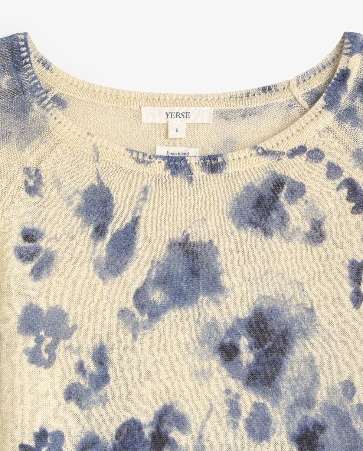 Jersey lino y algodón estampado flores en color azul, vista frontal con detalle del tejido 7