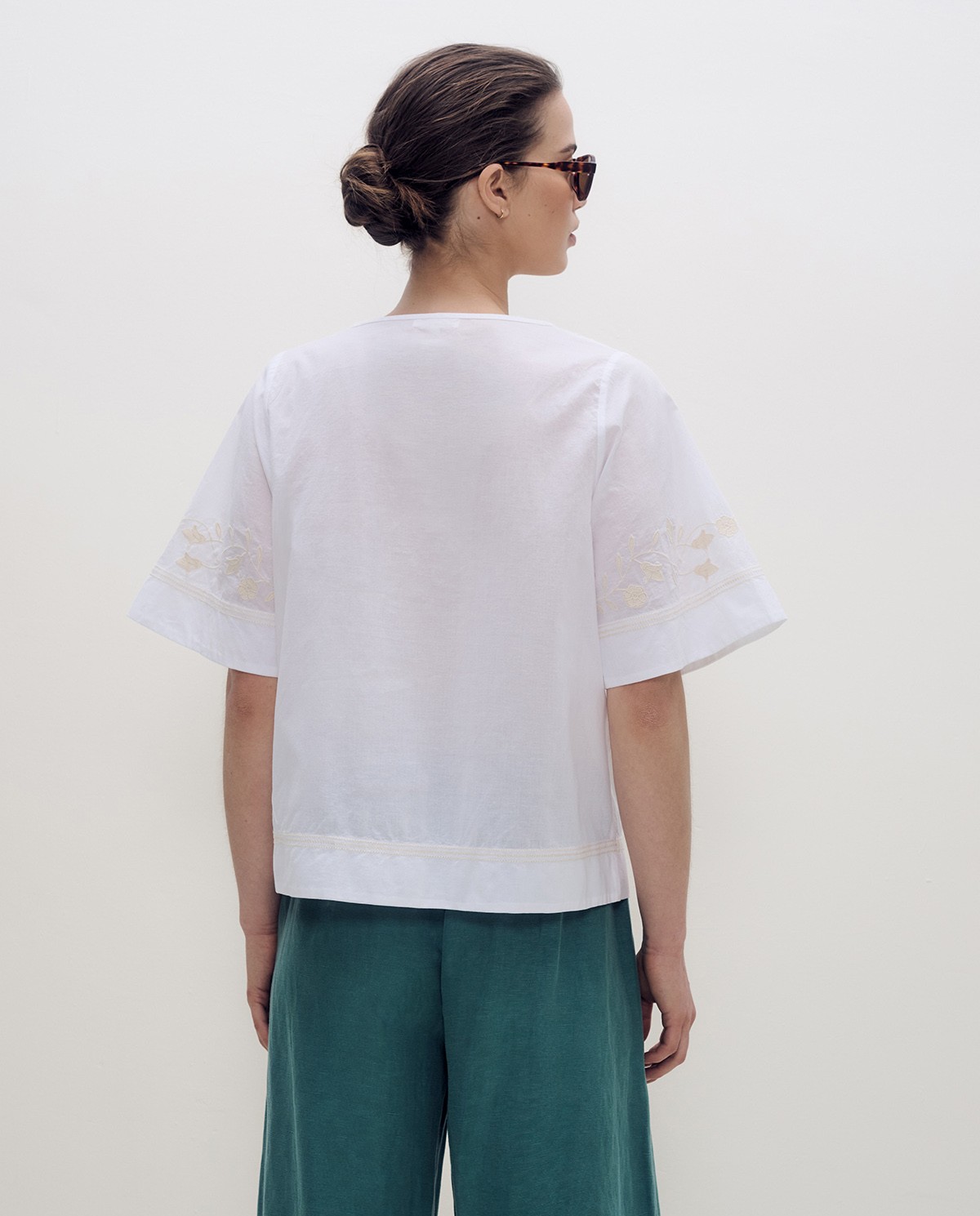 Camisa bordada flores