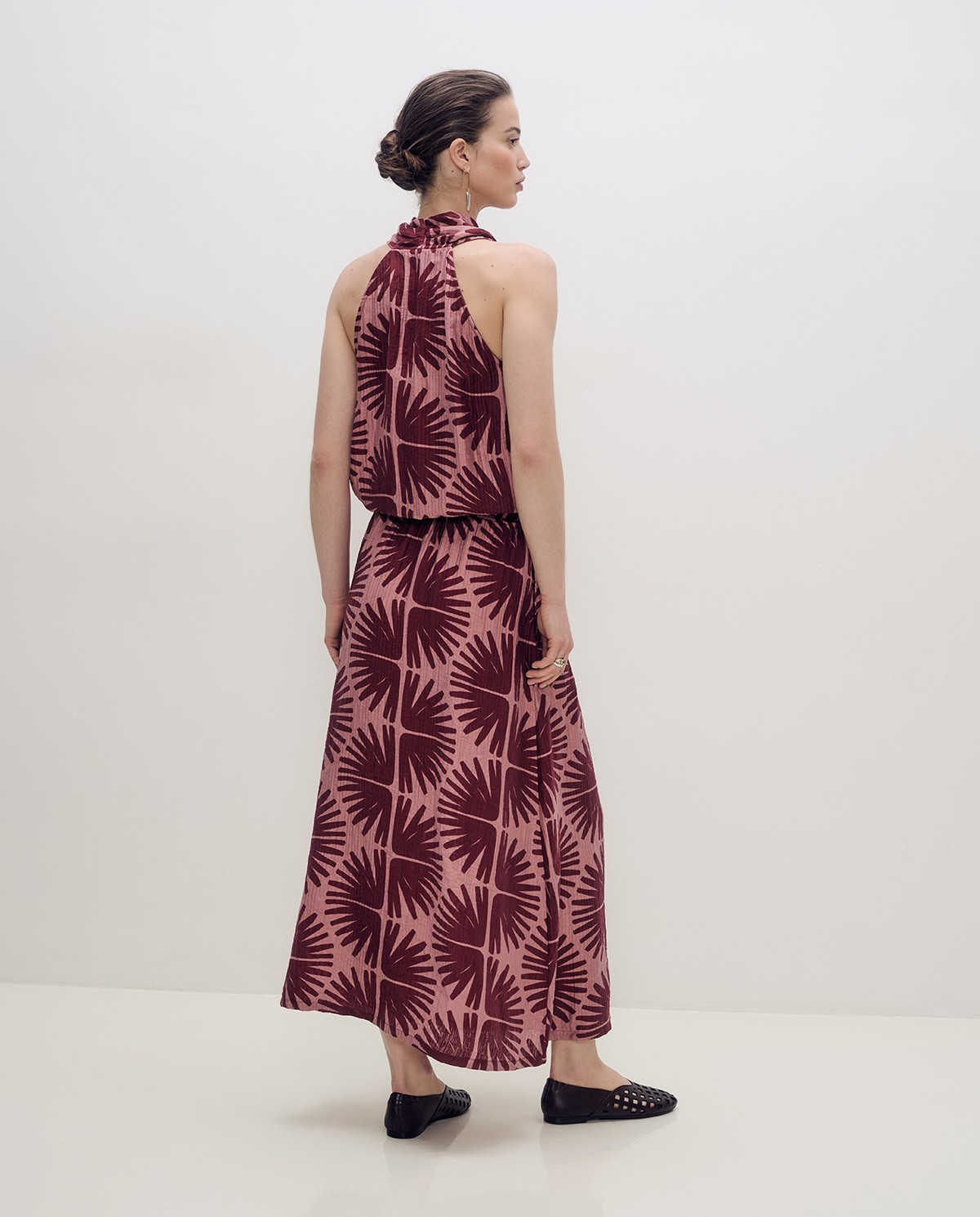 Vestido largo sin mangas de flores en doble gasa con escote cruzado 4