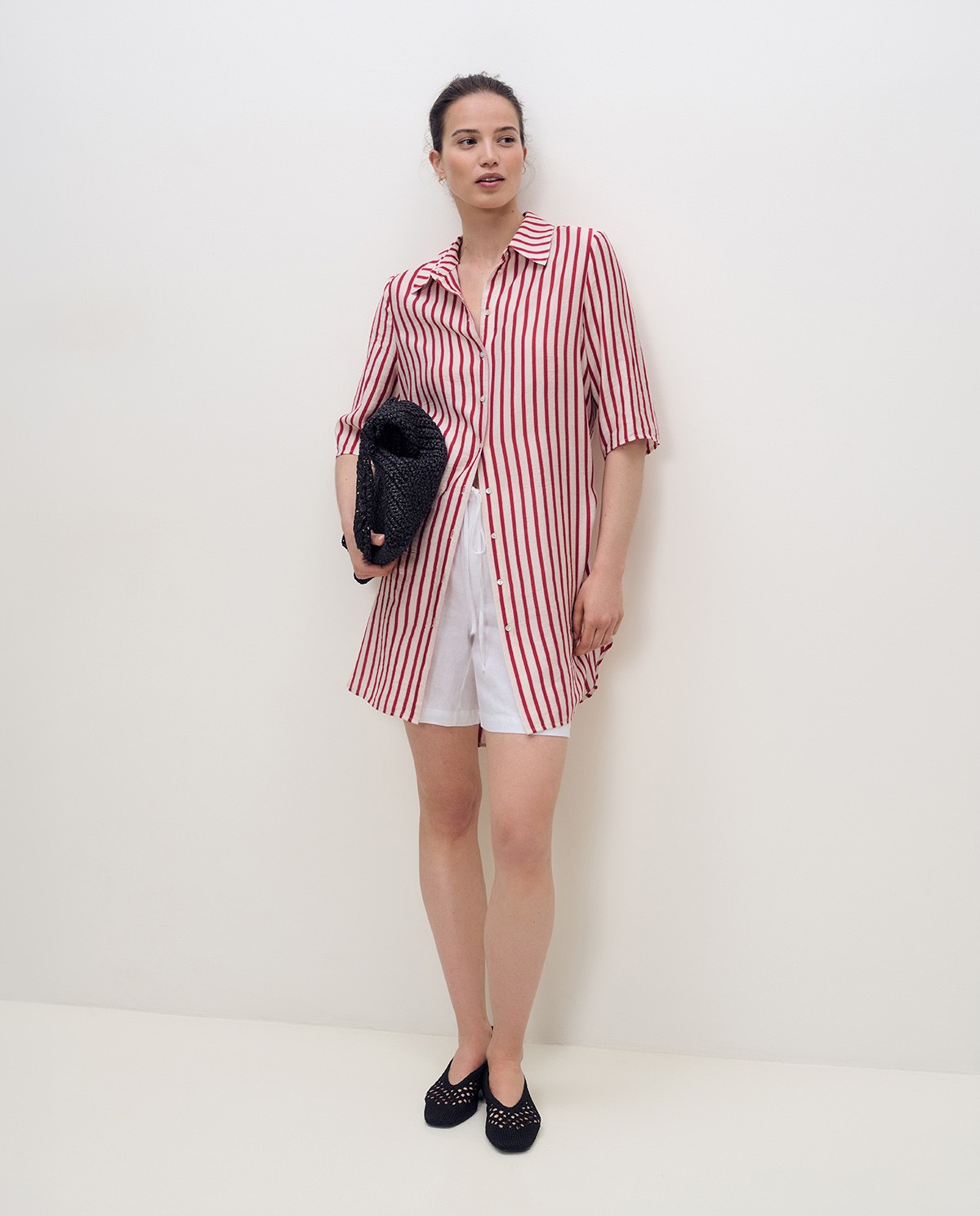 Vestido camisero de rayas rojas y blancas con manga francesa y botones 1