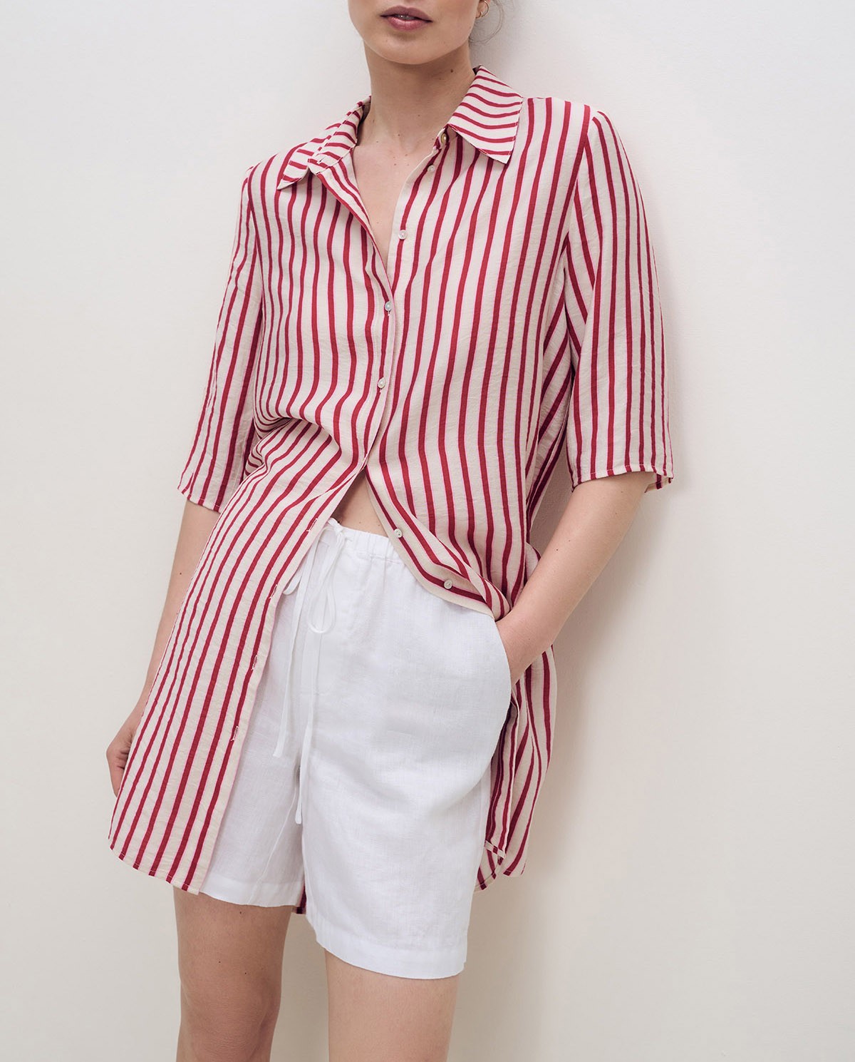 Vestido camisero de rayas rojas y blancas con manga francesa y botones 2