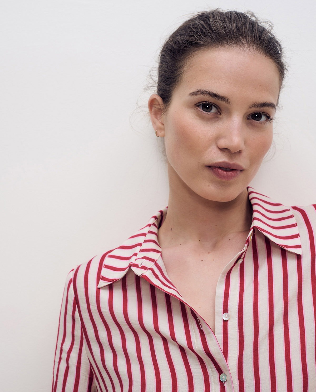 Vestido camisero de rayas rojas y blancas con manga francesa y botones 3