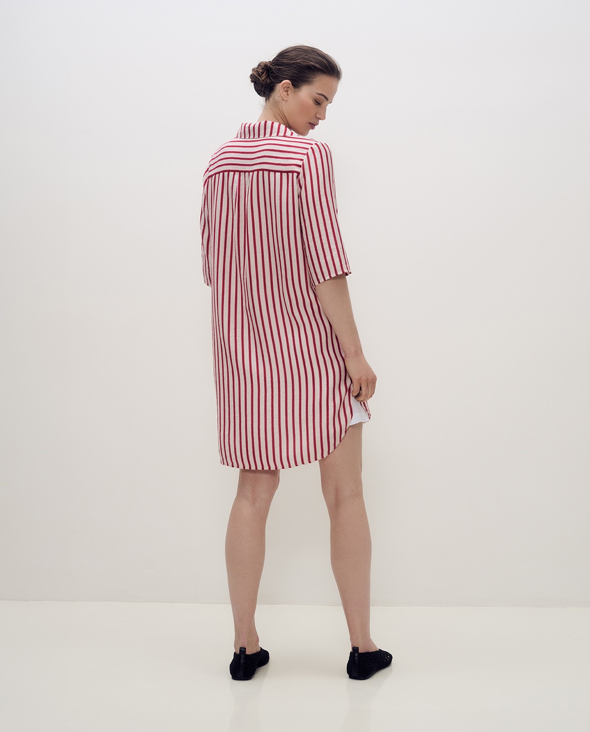 Vestido camisero de rayas rojas y blancas con manga francesa y botones 5