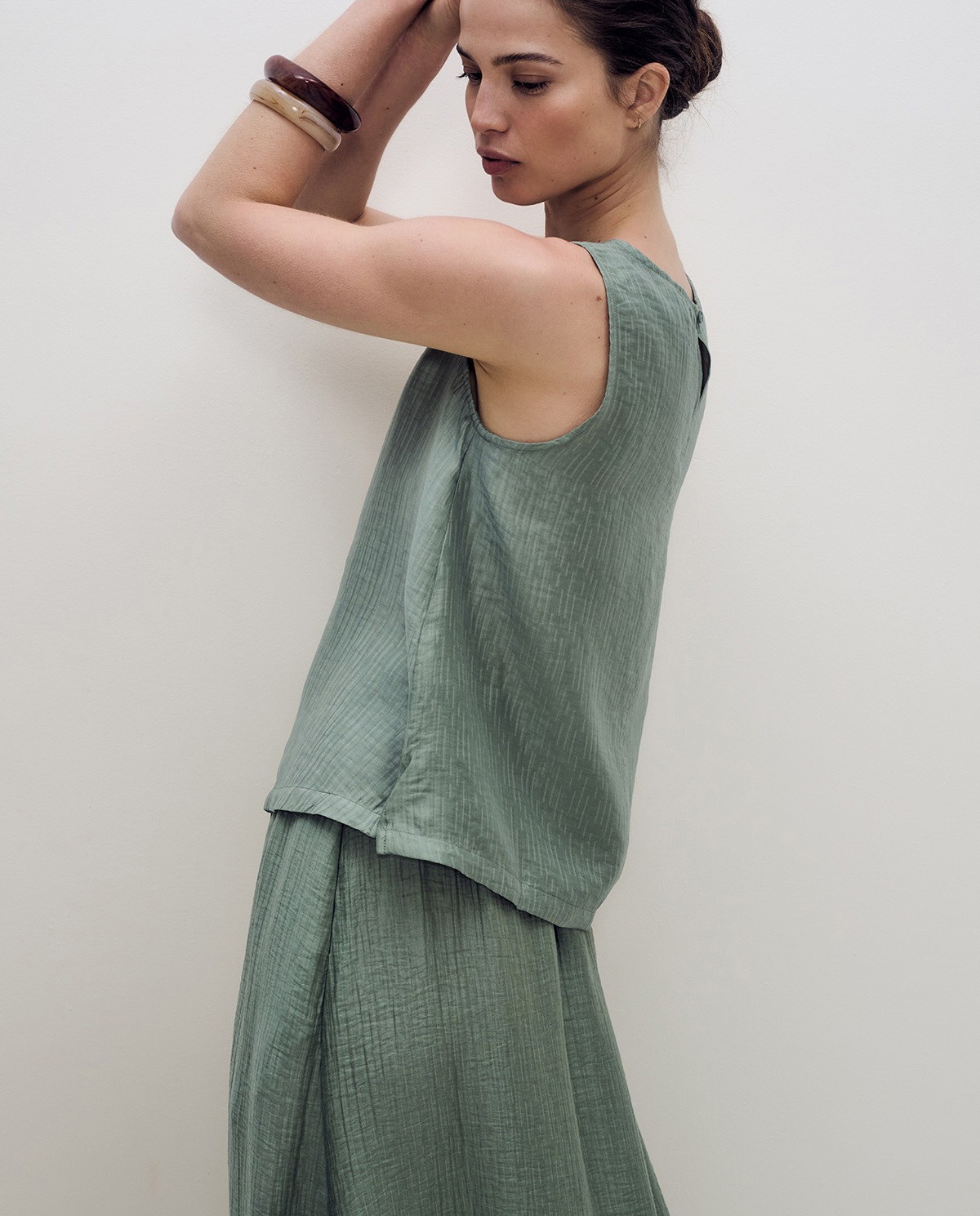 Blusa sin mangas doble gasa