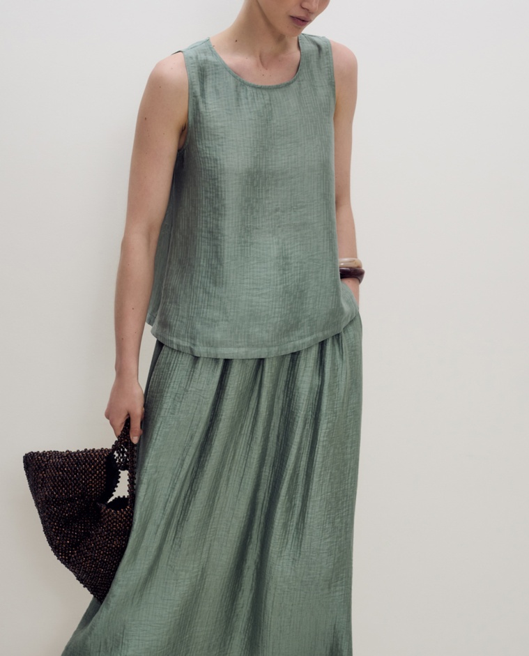 Blusa sin mangas de doble gasa en color verde aguamarina con cuello redondo