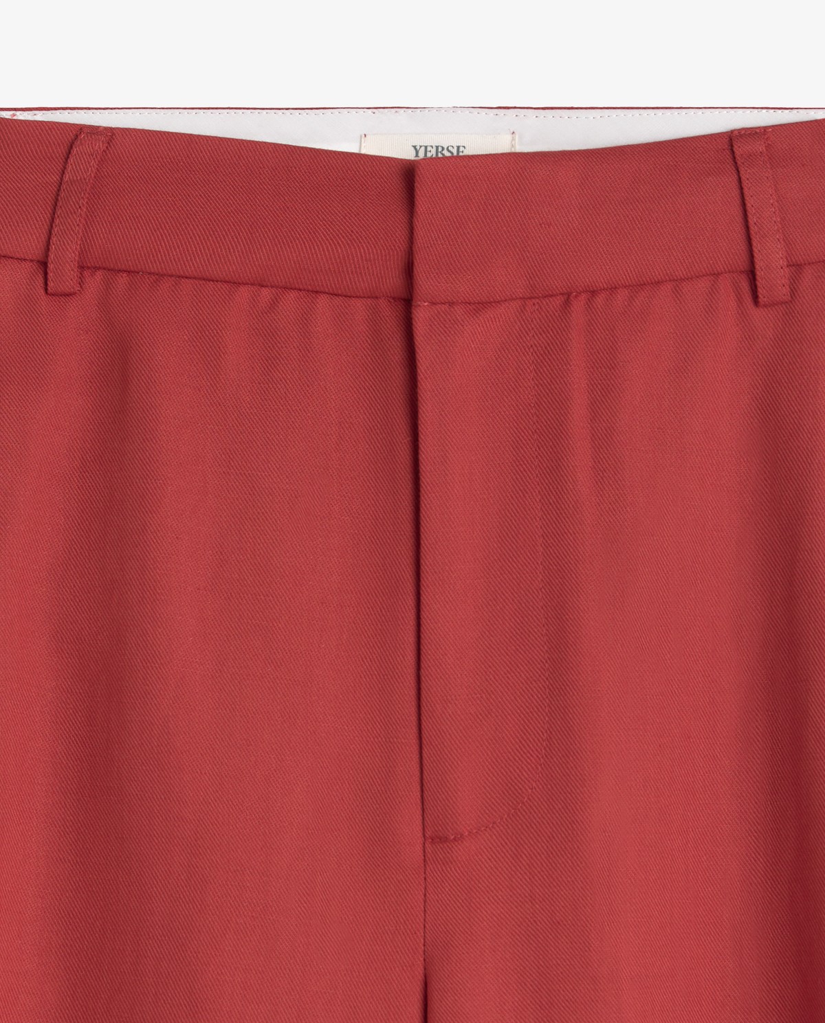 Pantalón sastrero wide leg mezcla lino en color burdeos, vista frontal con detalle del tejido 10