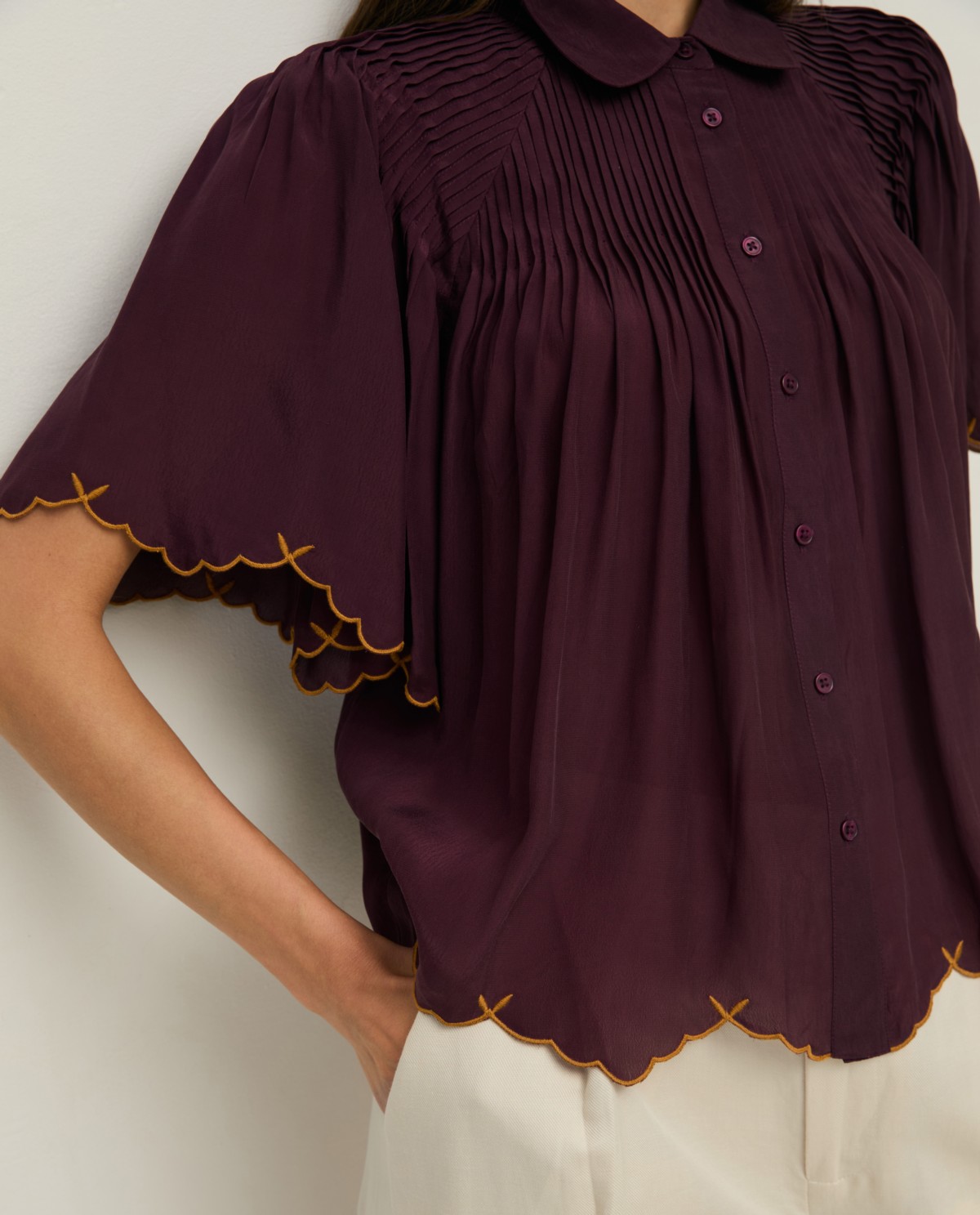 Romantic blouse with embroidery