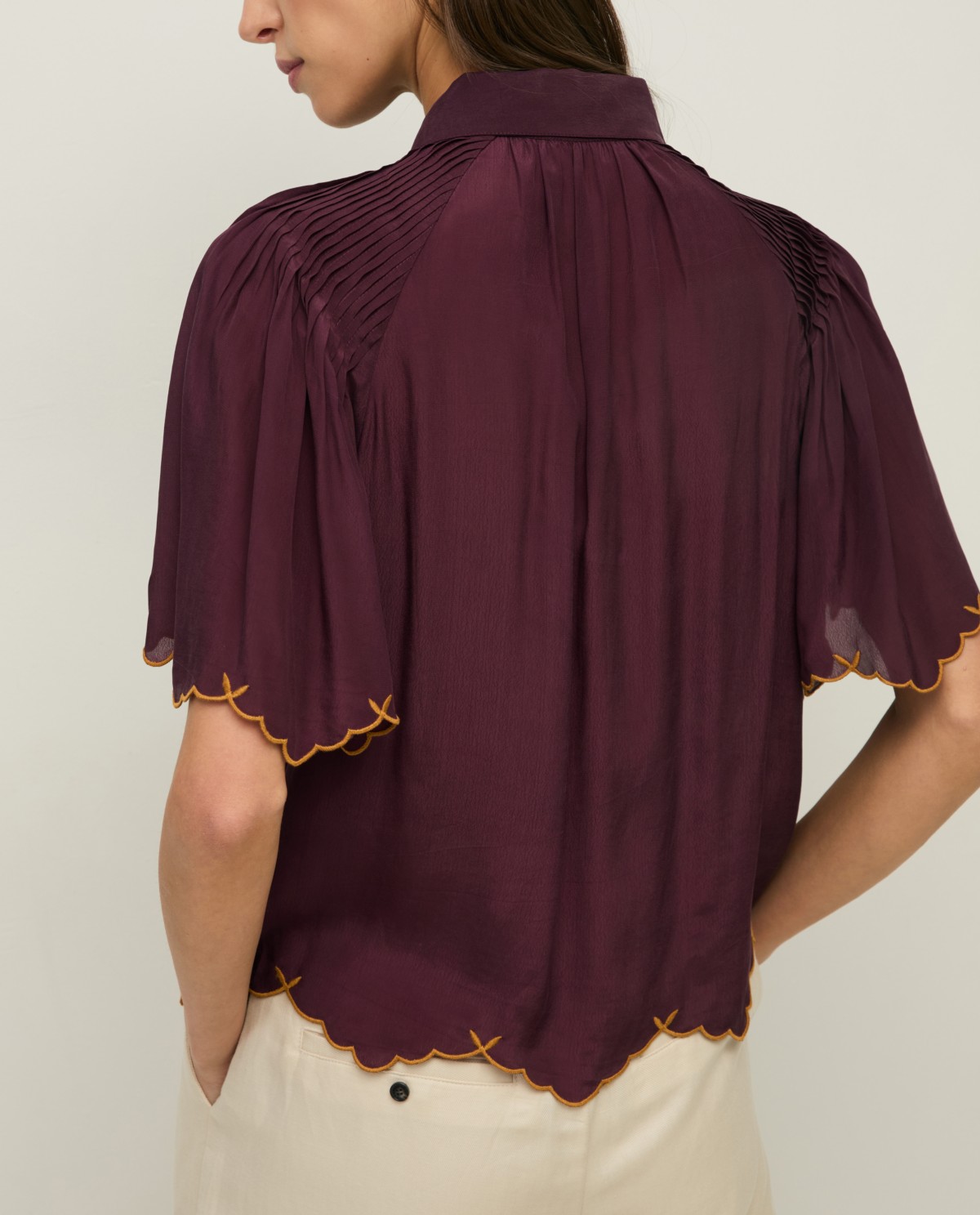 Romantic blouse with embroidery