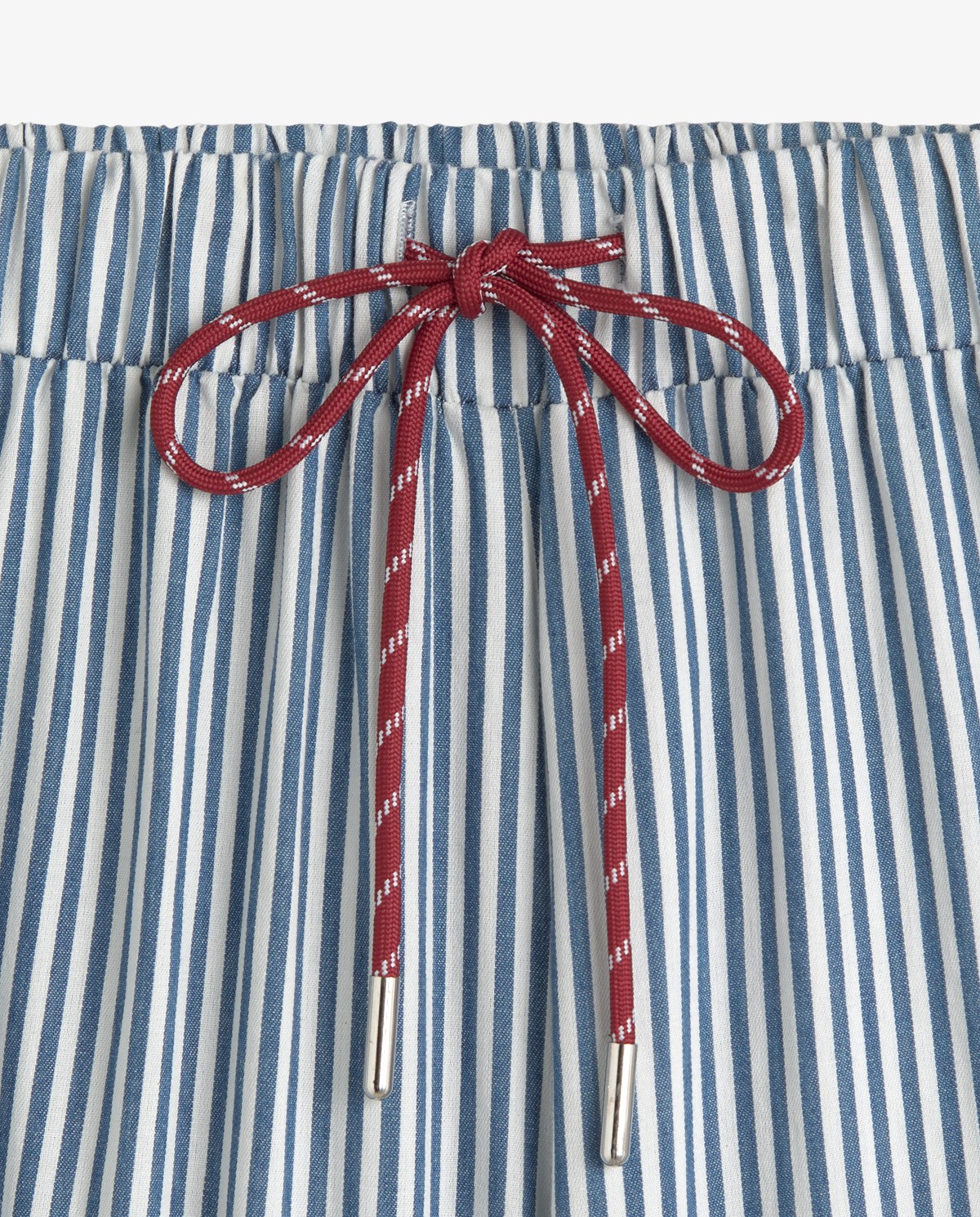 Pantalón rayas wide leg en color azul, vista frontal con detalle del tejido 9