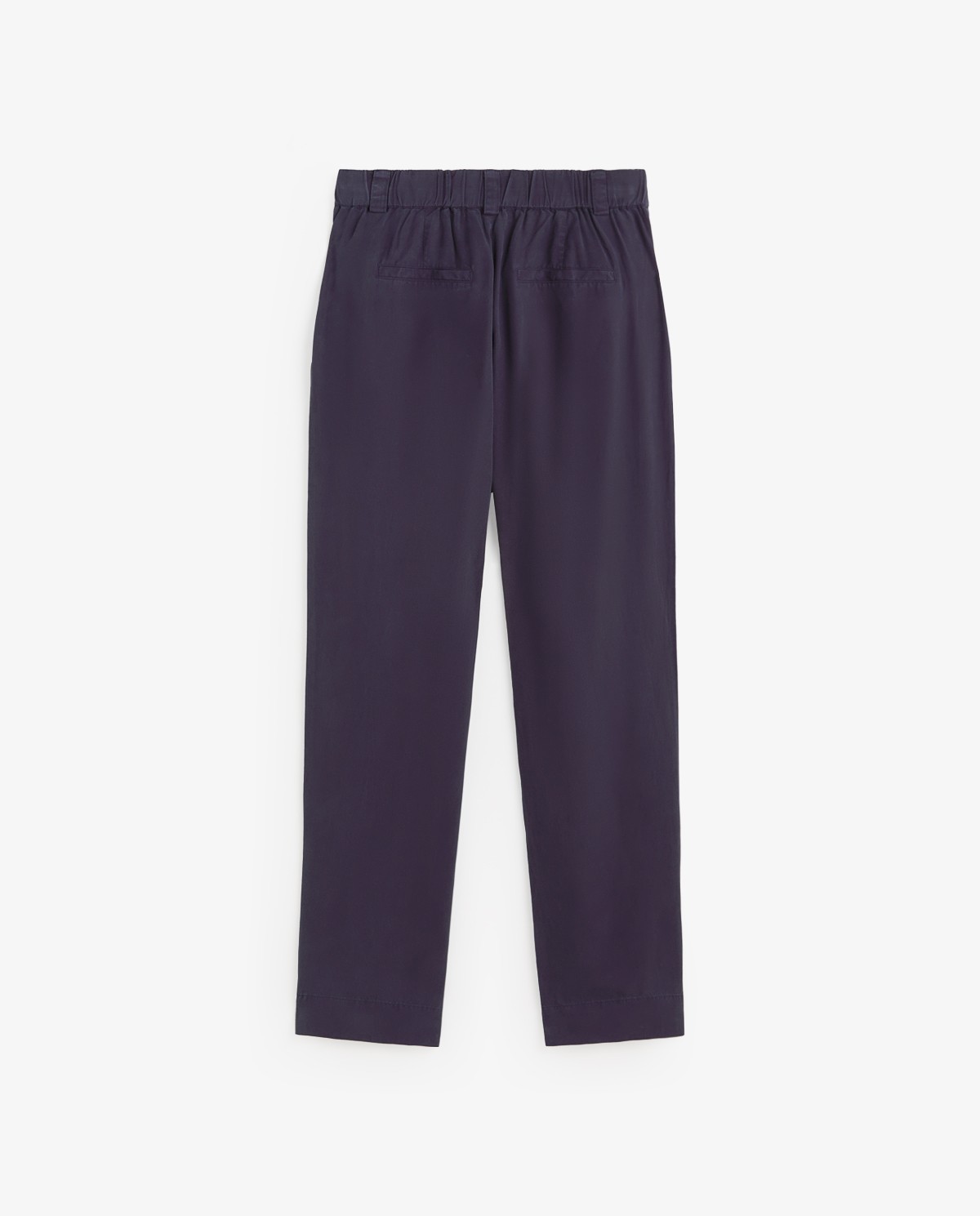 Pantalón recto tencel 100% en color azul oscuro, vista frontal con detalle del tejido 9
