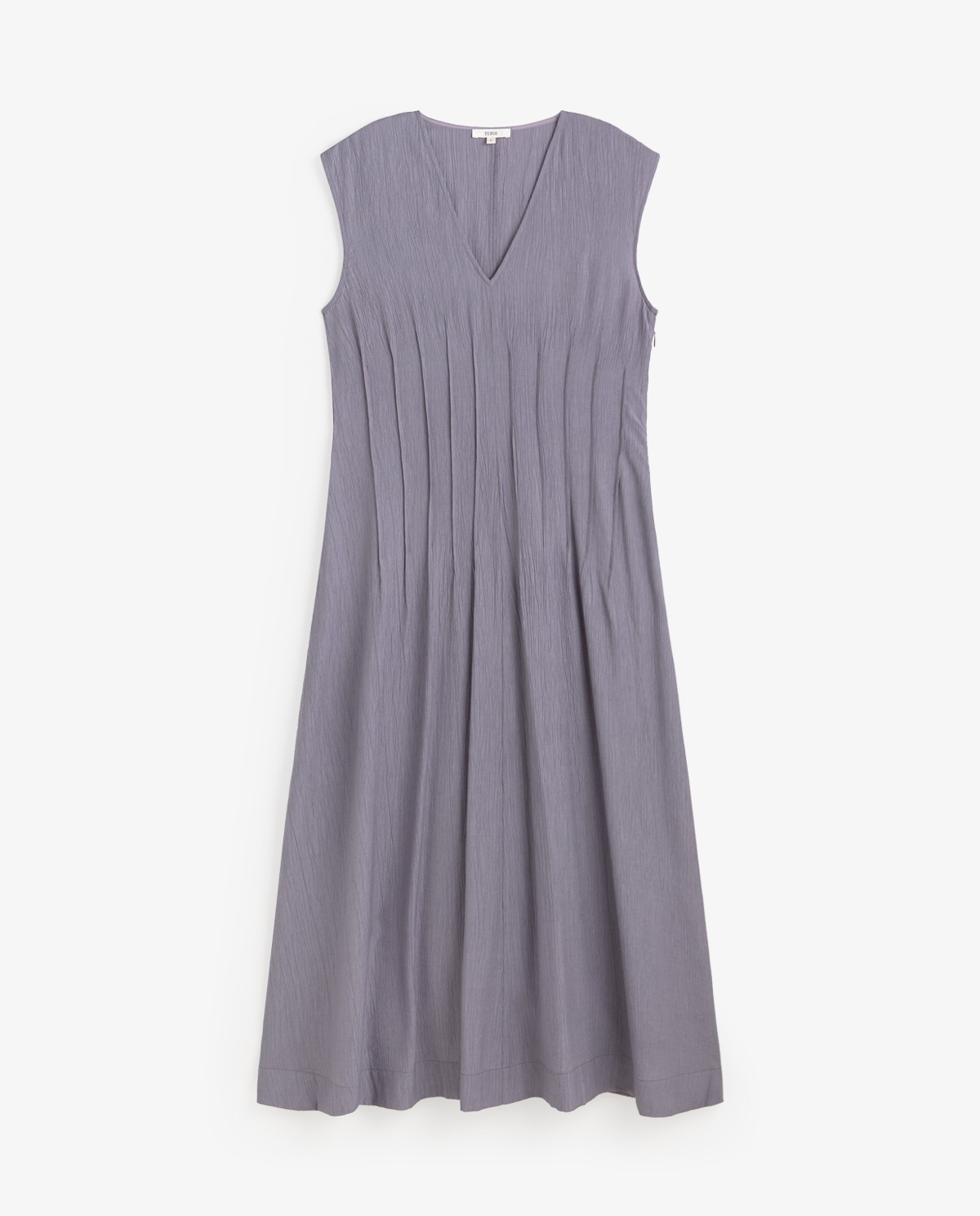 Vestido largo plisado en color malva, vista frontal con detalle del tejido 6