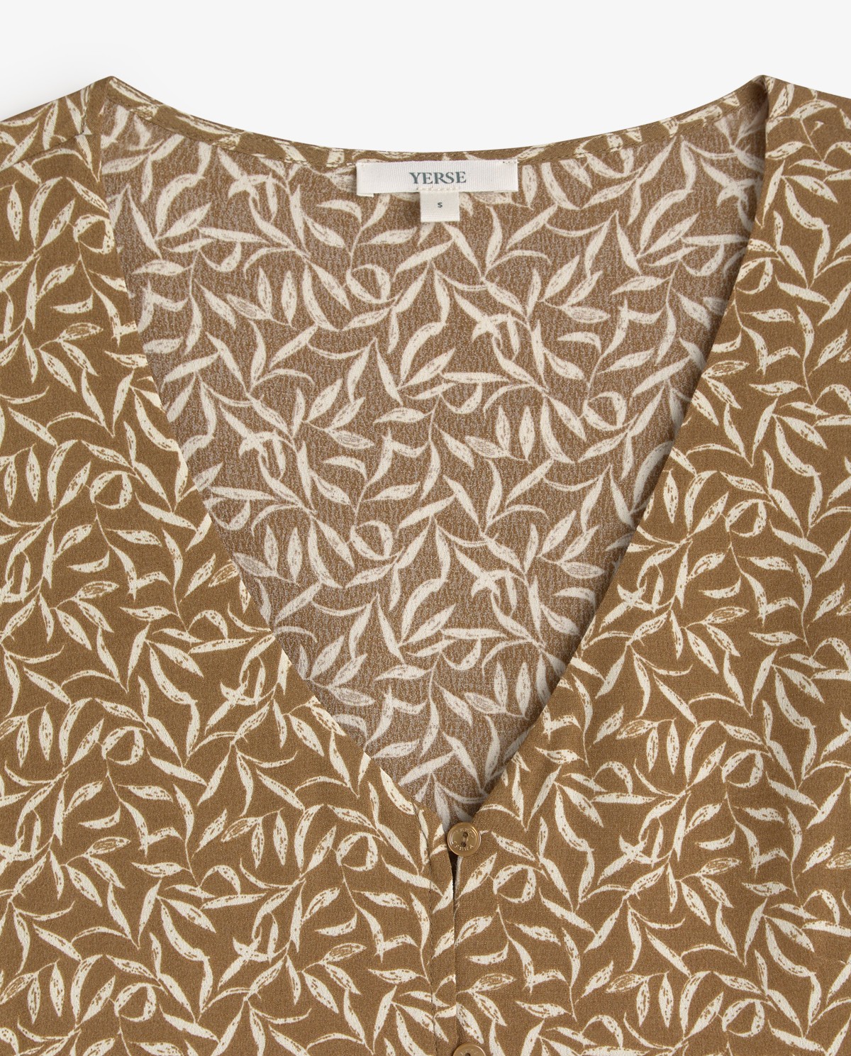 Vestido midi fluido flores en color caqui, vista frontal con detalle del tejido 7