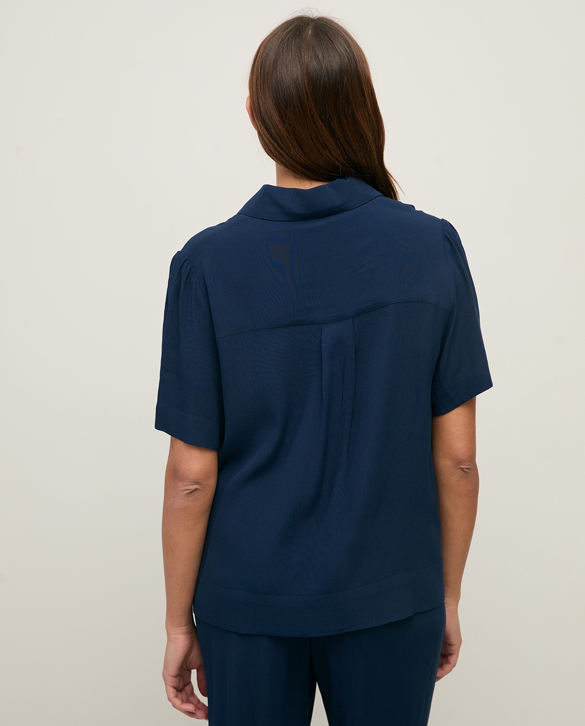 Short-sleeve crepe shirt