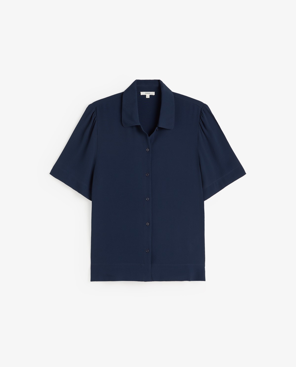 Camisa manga corta tejido crepé en color azul oscuro, vista frontal con detalle del tejido 6