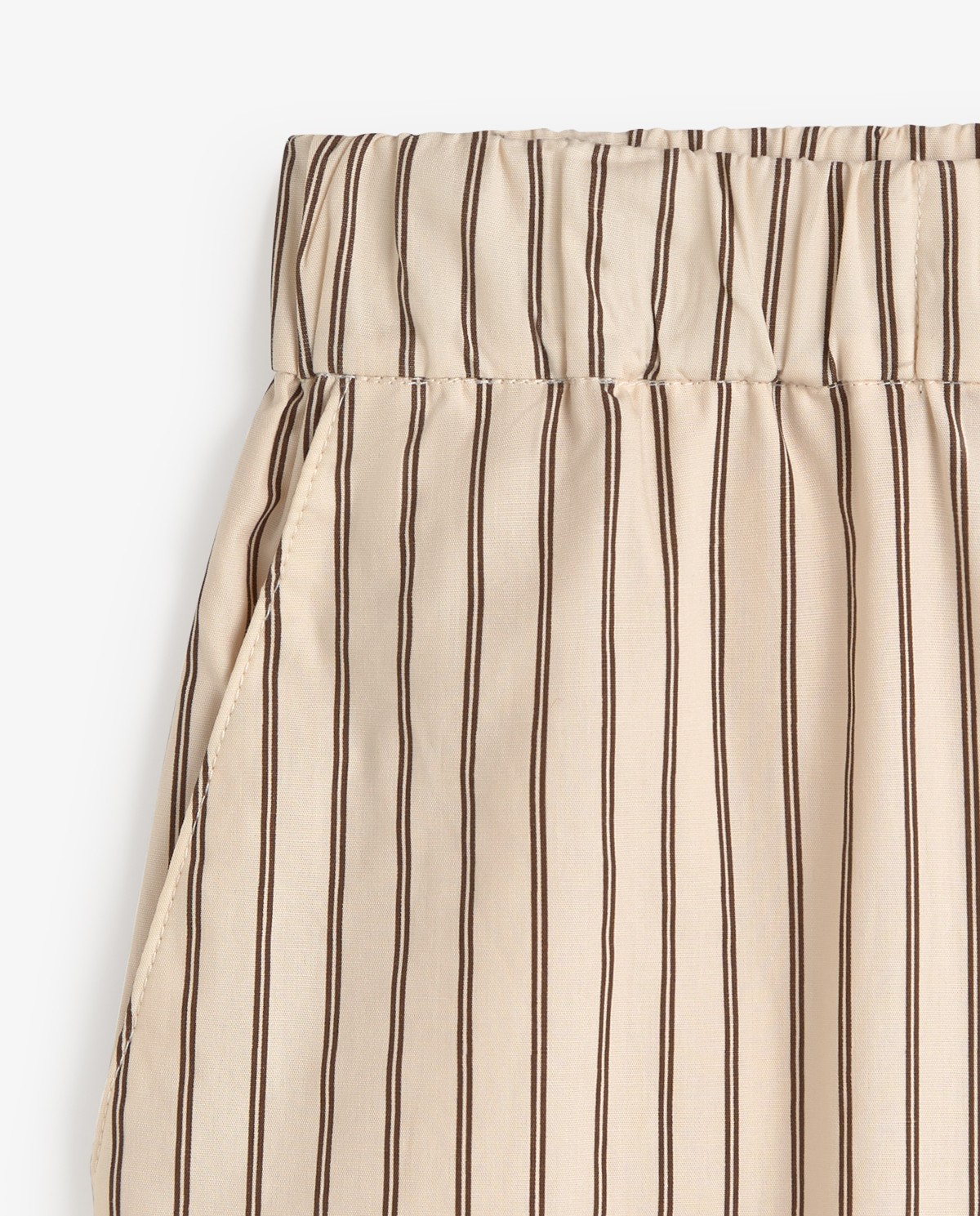 Pantalón recto popelín rayas en color crudo, vista frontal con detalle del tejido 6