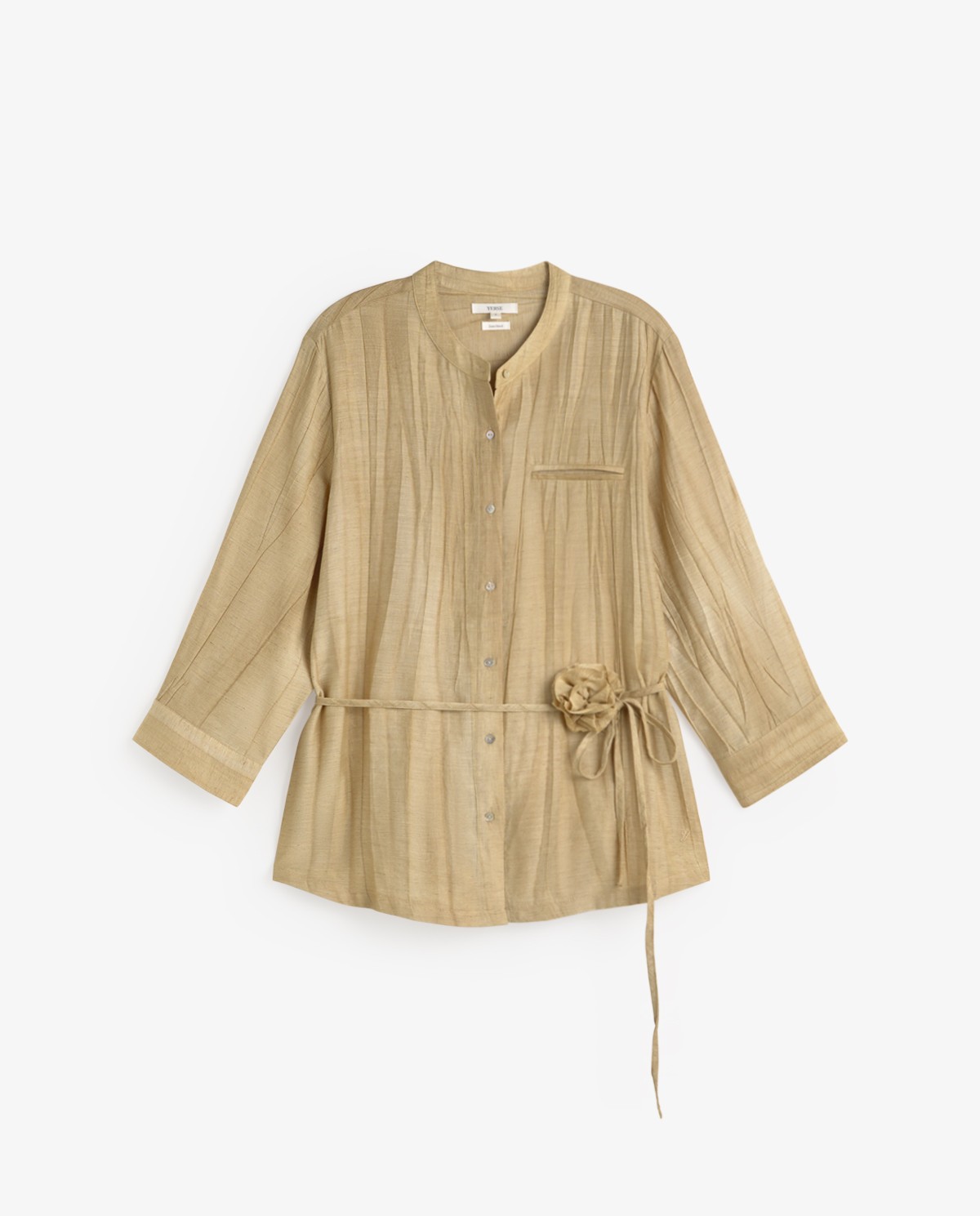 Camisa efecto arrugado cuello mao en color vainilla, vista frontal con detalle del tejido 6
