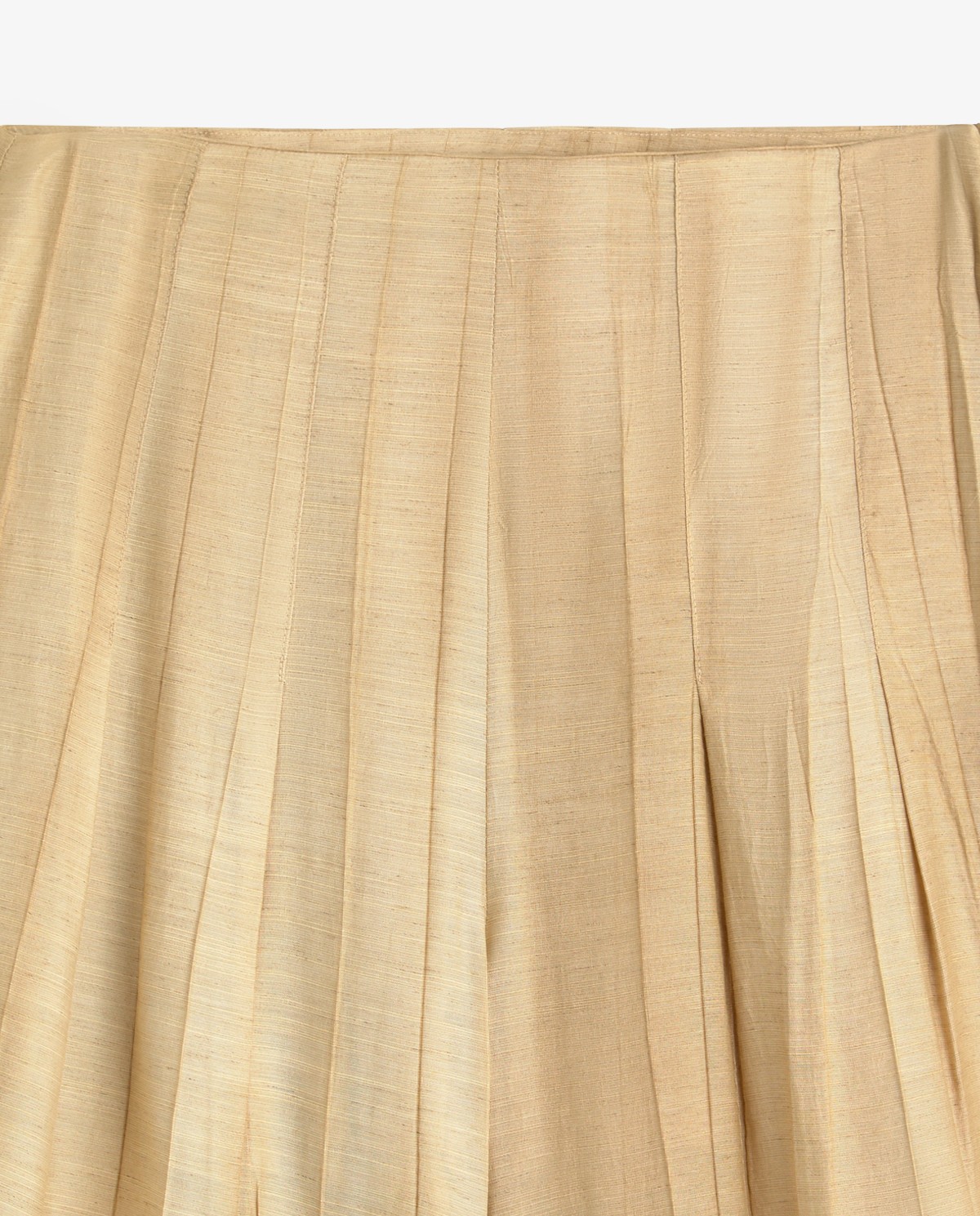 Bembudas efecto arrugado en color vainilla, vista frontal con detalle del tejido 3