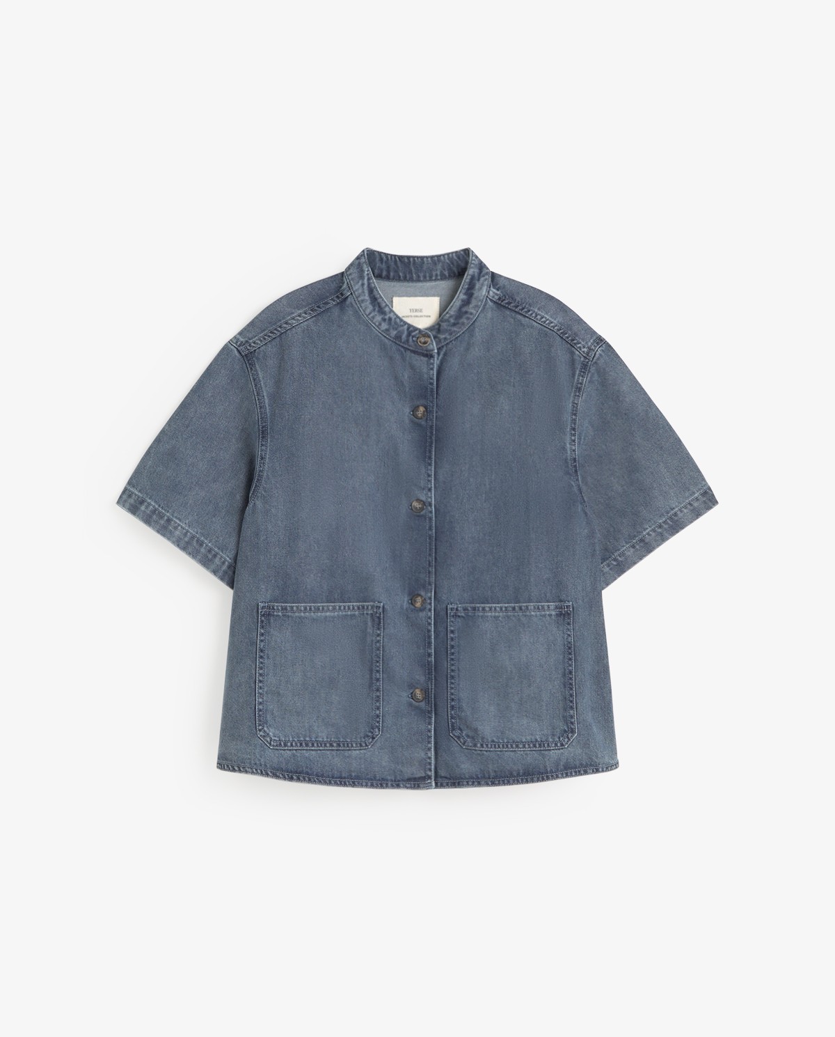 Camisa denim cuello mao en color azul índigo, vista frontal con detalle del tejido 7