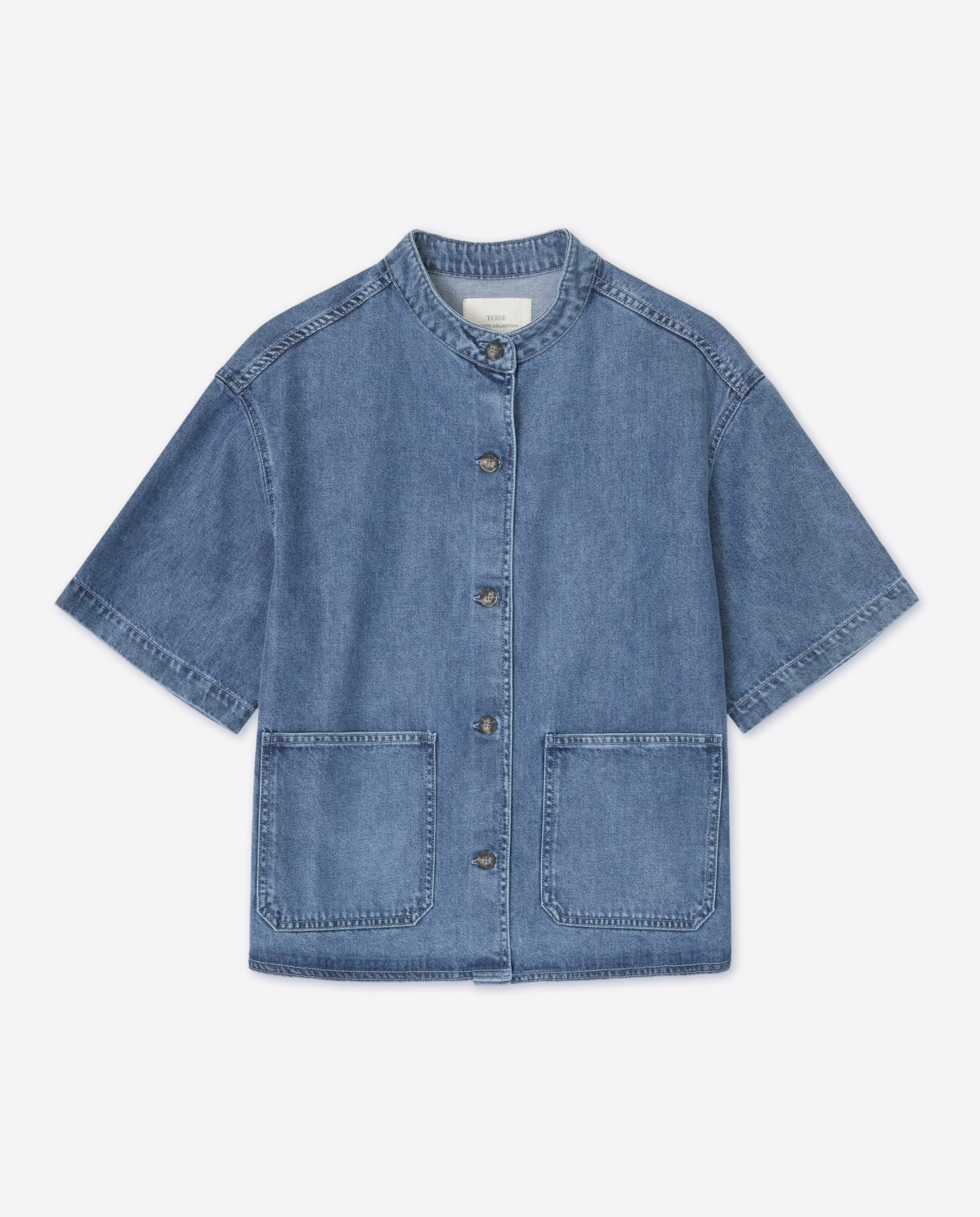 Camisa denim cuello mao en color azul índigo, vista frontal con detalle del tejido 7