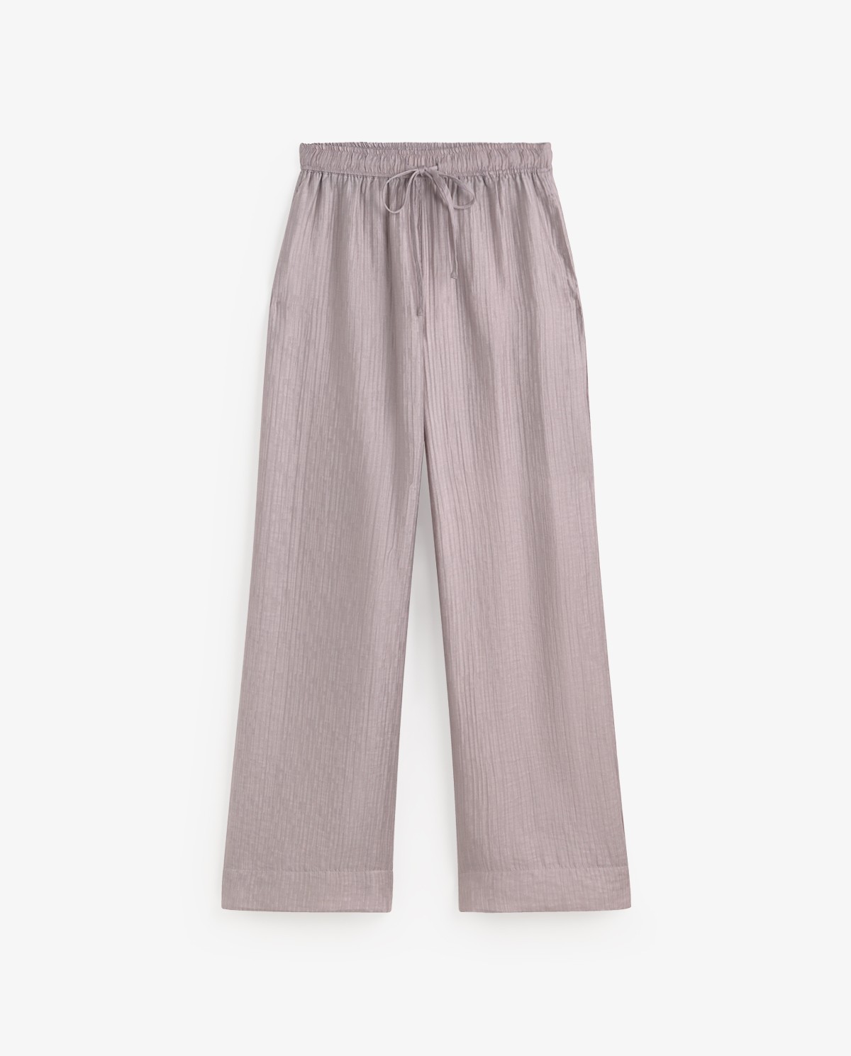 Pantalón fluido wide leg efecto arrugado en color malva, vista frontal con detalle del tejido 6