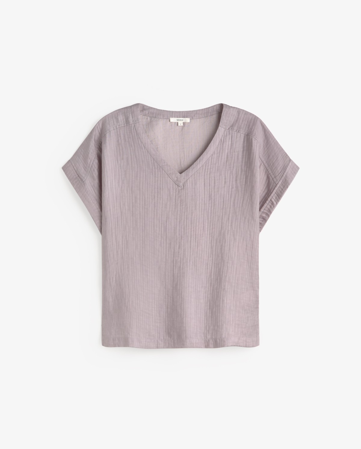 Blusa cuello pico efecto arrugado en color malva, vista frontal con detalle del tejido 4