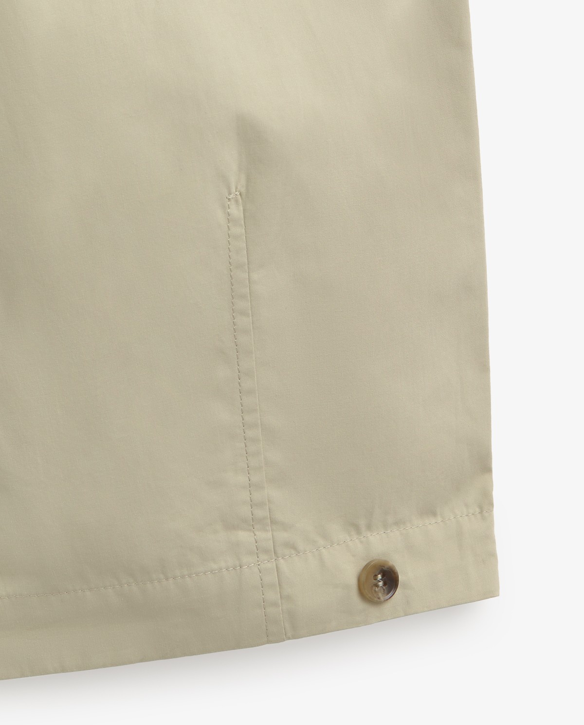 Pantalón algodón con botón en bajo en color verde aguamarina, vista frontal con detalle del tejido 11