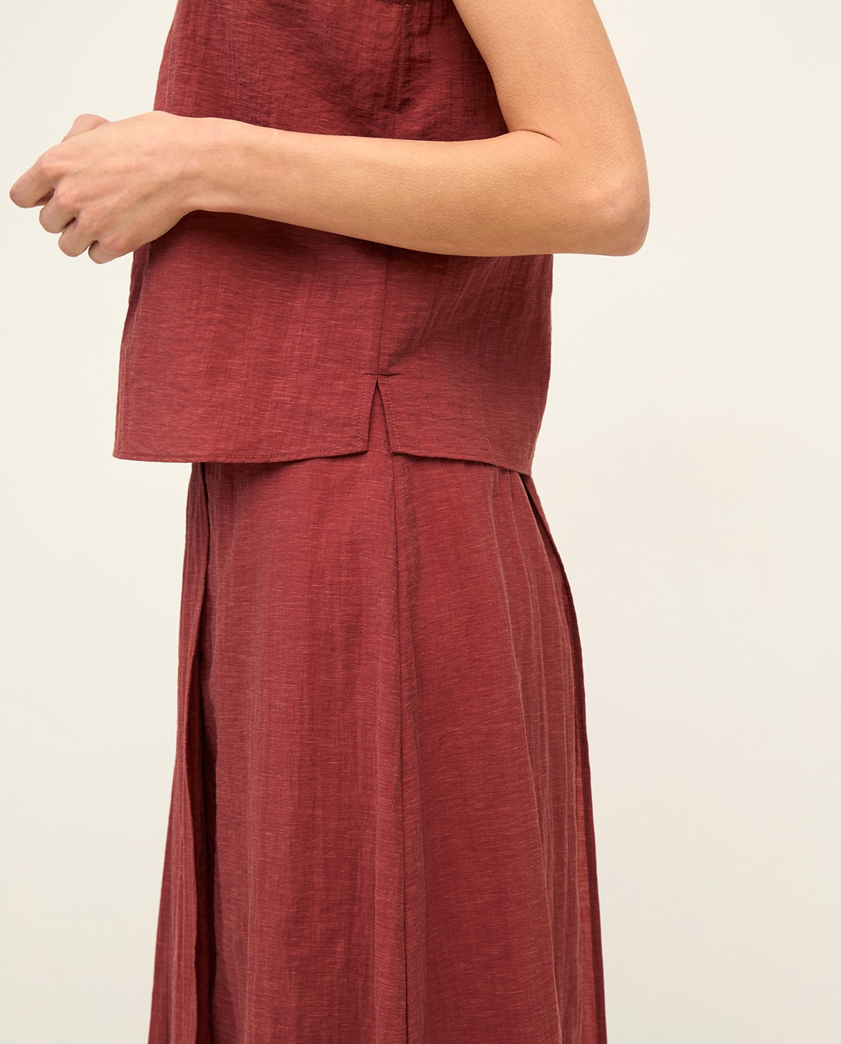 Bateau-neck sleeveless top|Yerse 2