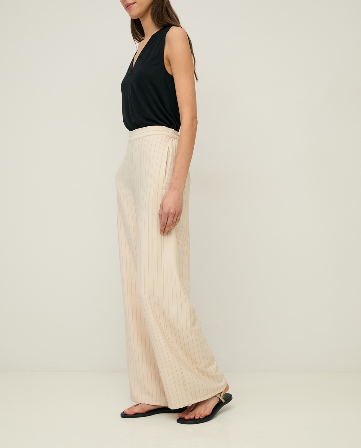 Wide-leg pinstripe trousers|Yerse 2