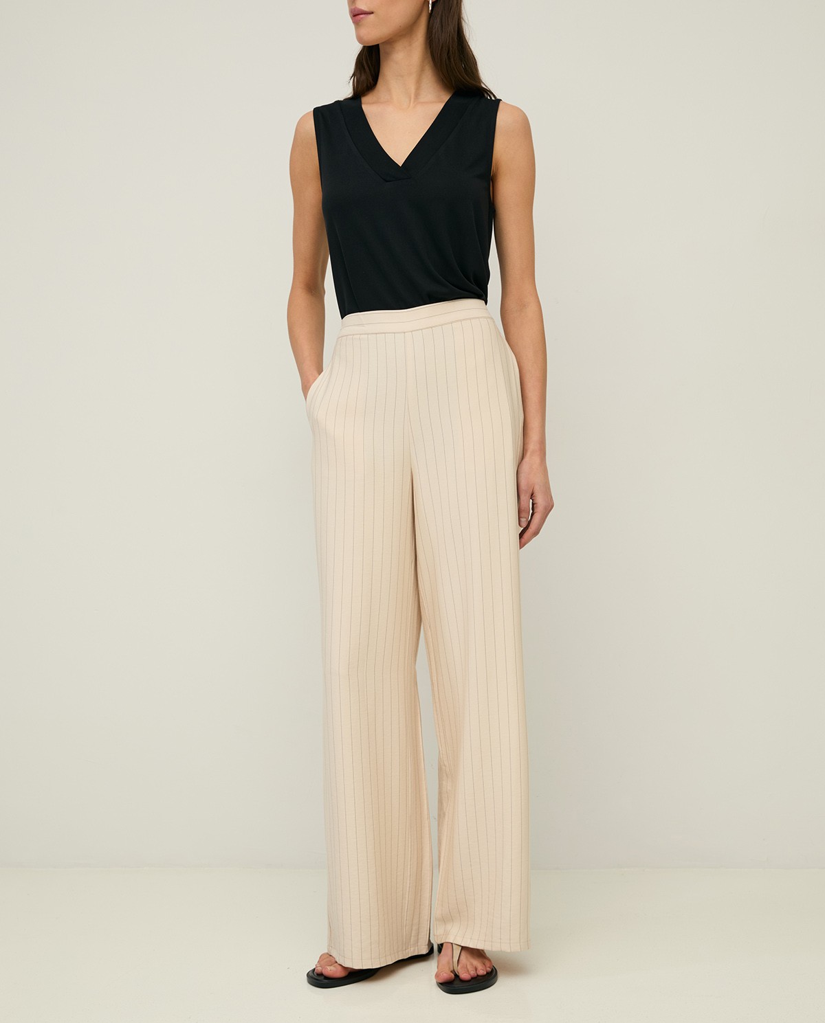 Wide-leg pinstripe trousers|Yerse 3
