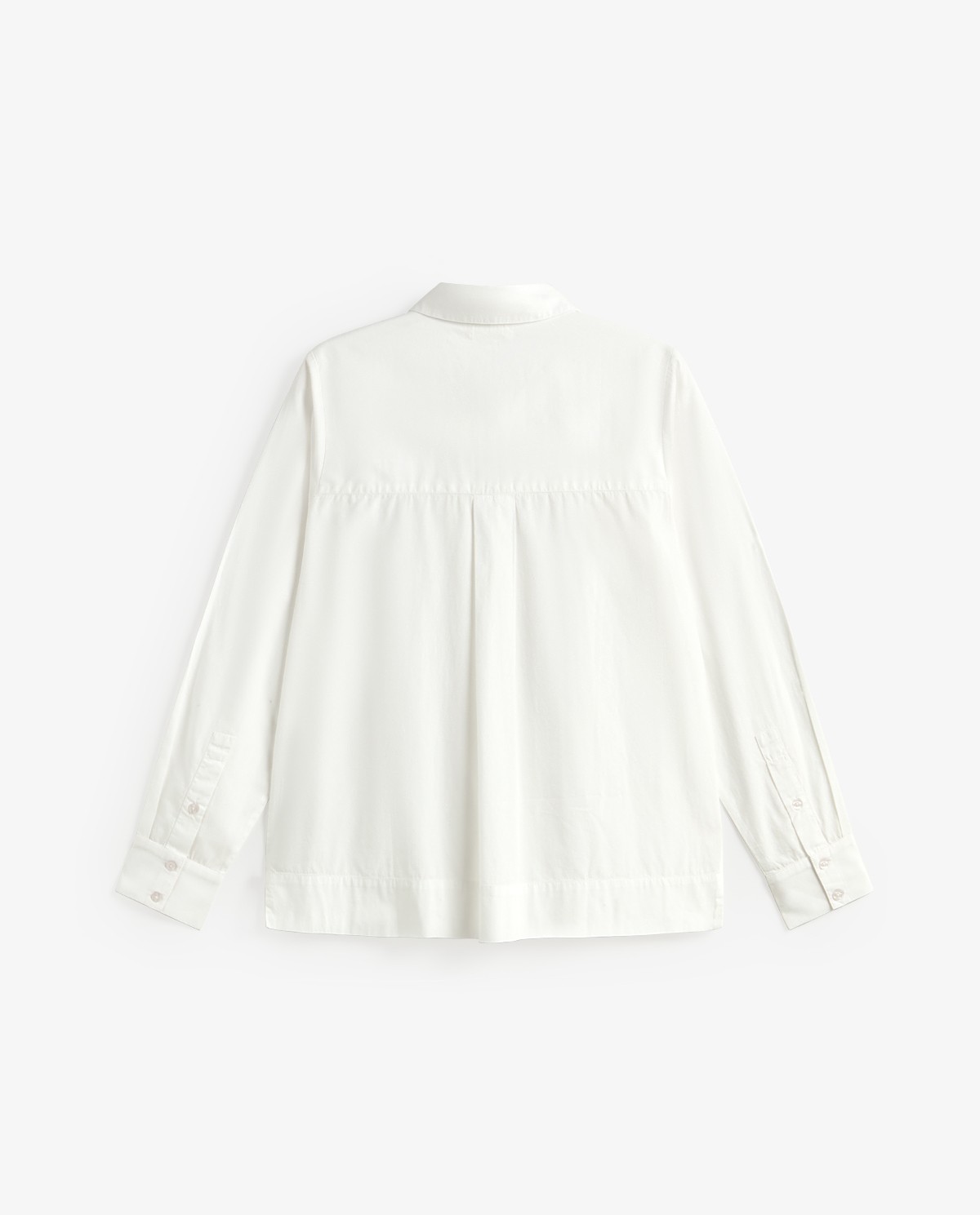 Camisa regular fit algodón orgánico en color blanco, vista frontal con detalle del tejido 12