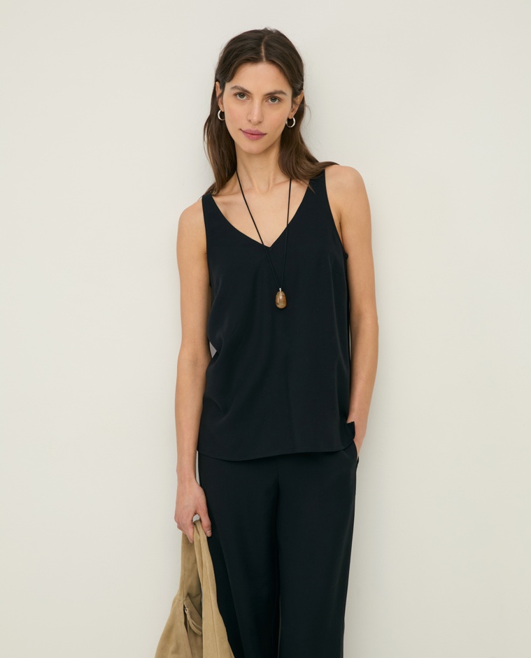 Top with V-neck and plunging back |Yerse