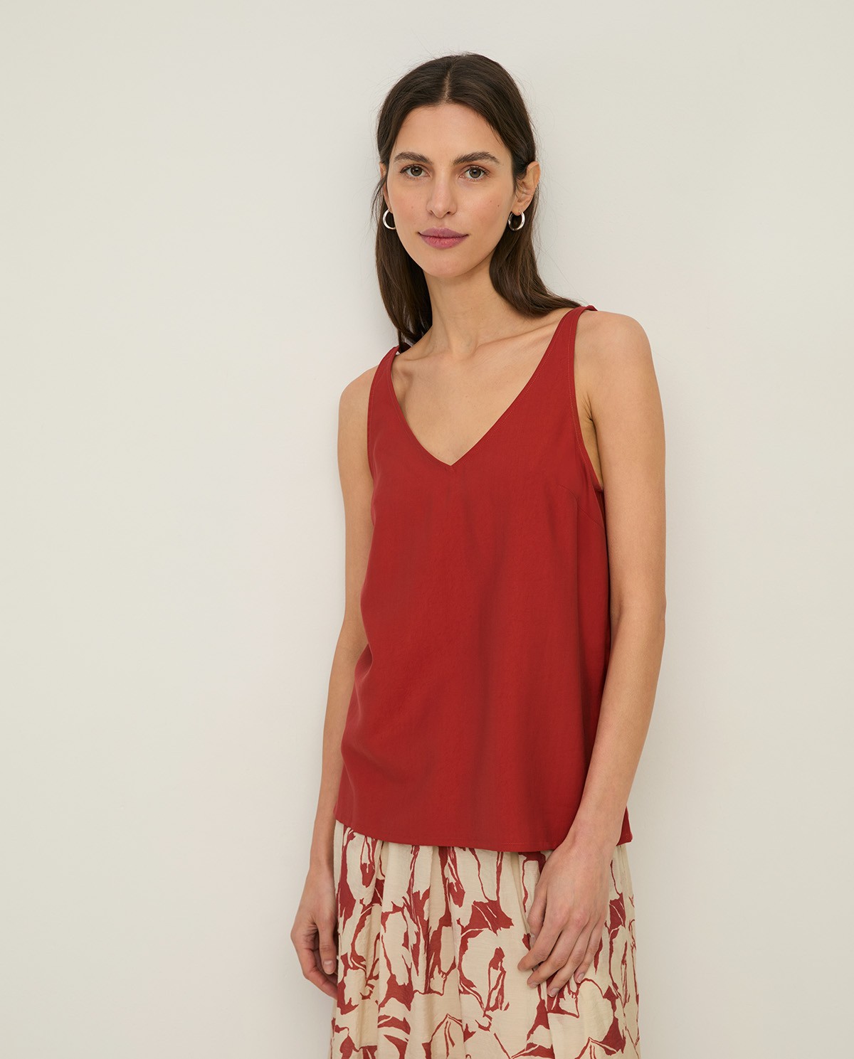 Top with V-neck and plunging back |Yerse 1