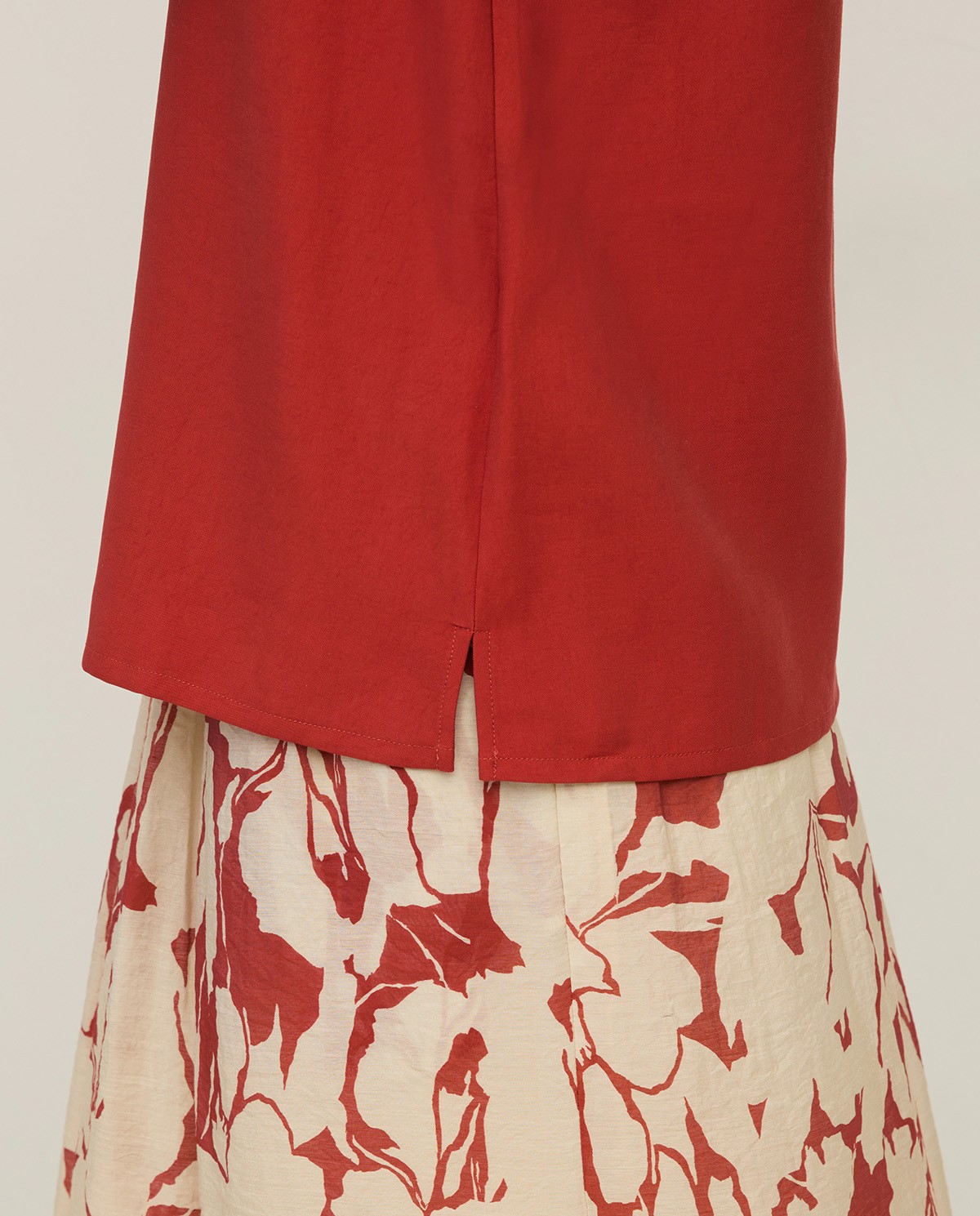 Top with V-neck and plunging back |Yerse 3