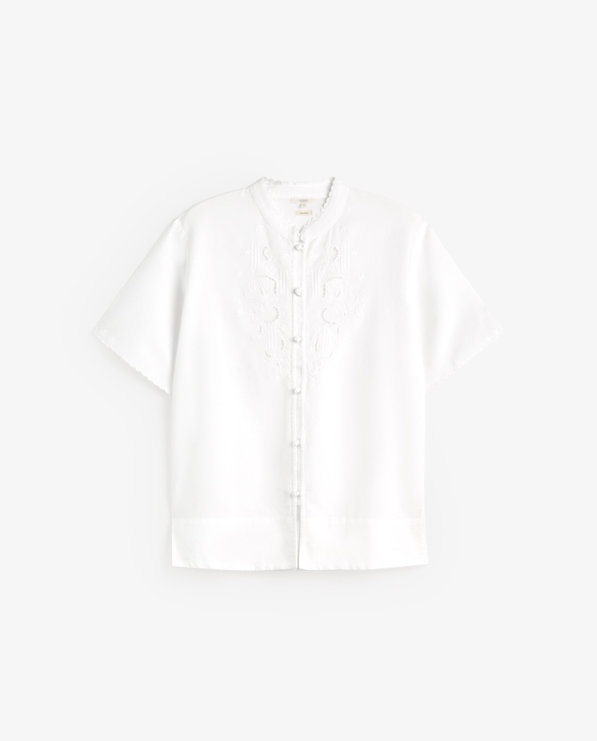 Blusa algodón y lino bordados en color blanco, vista frontal con detalle del tejido 6