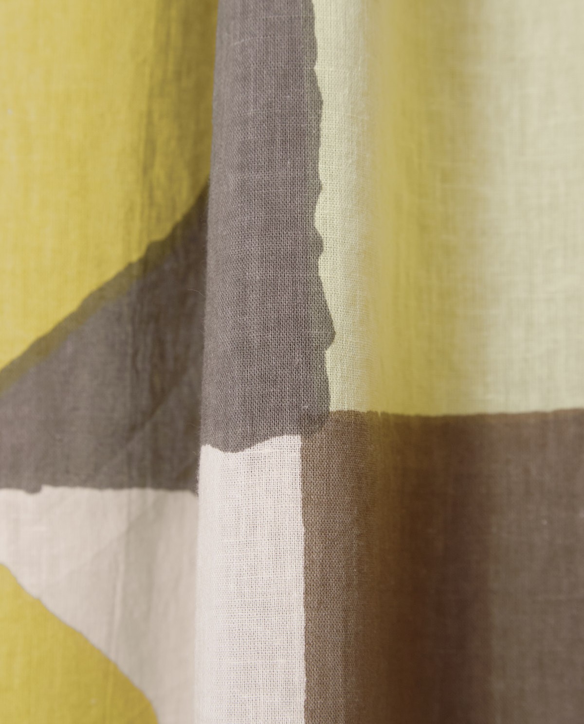 Fular estampado algodón en color verde, vista frontal con detalle del tejido 3