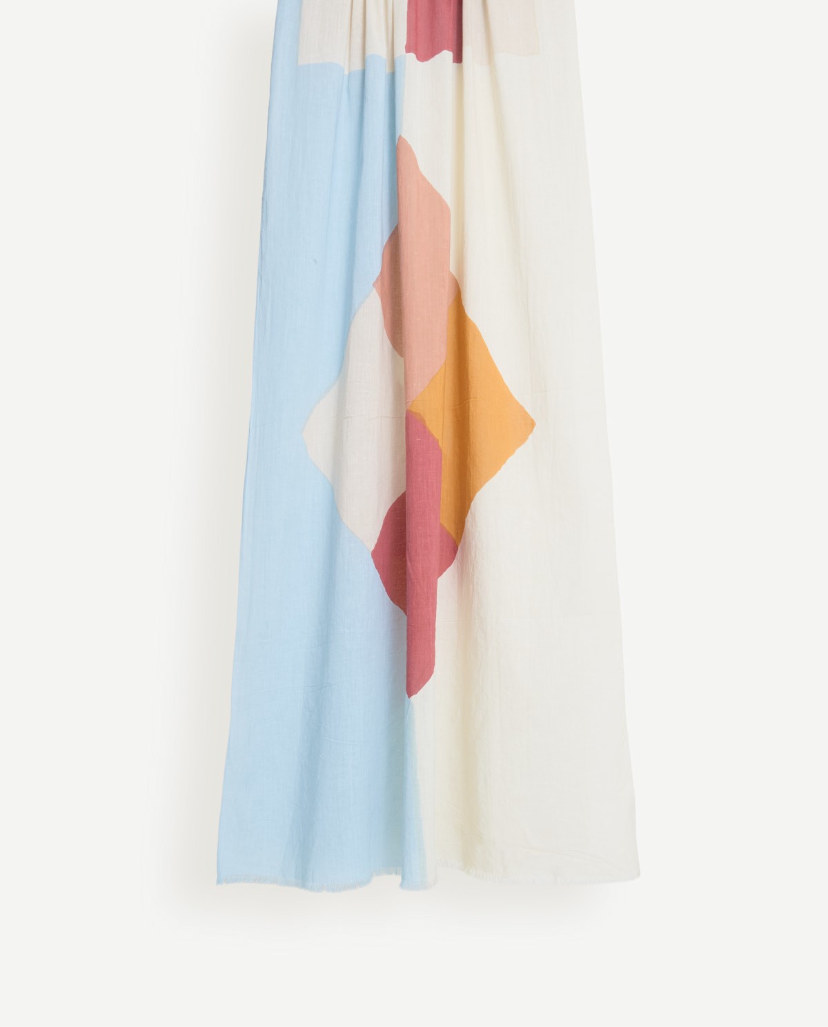 Fular estampado algodón en color azul, vista frontal con detalle del tejido 2